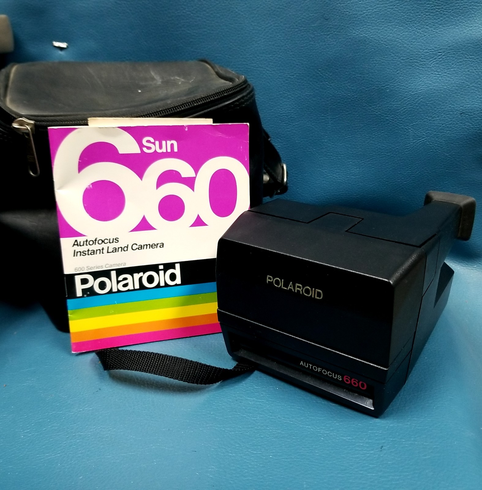 VTG Polaroid Autofocus Sun 660 Instant Land Camera with Case