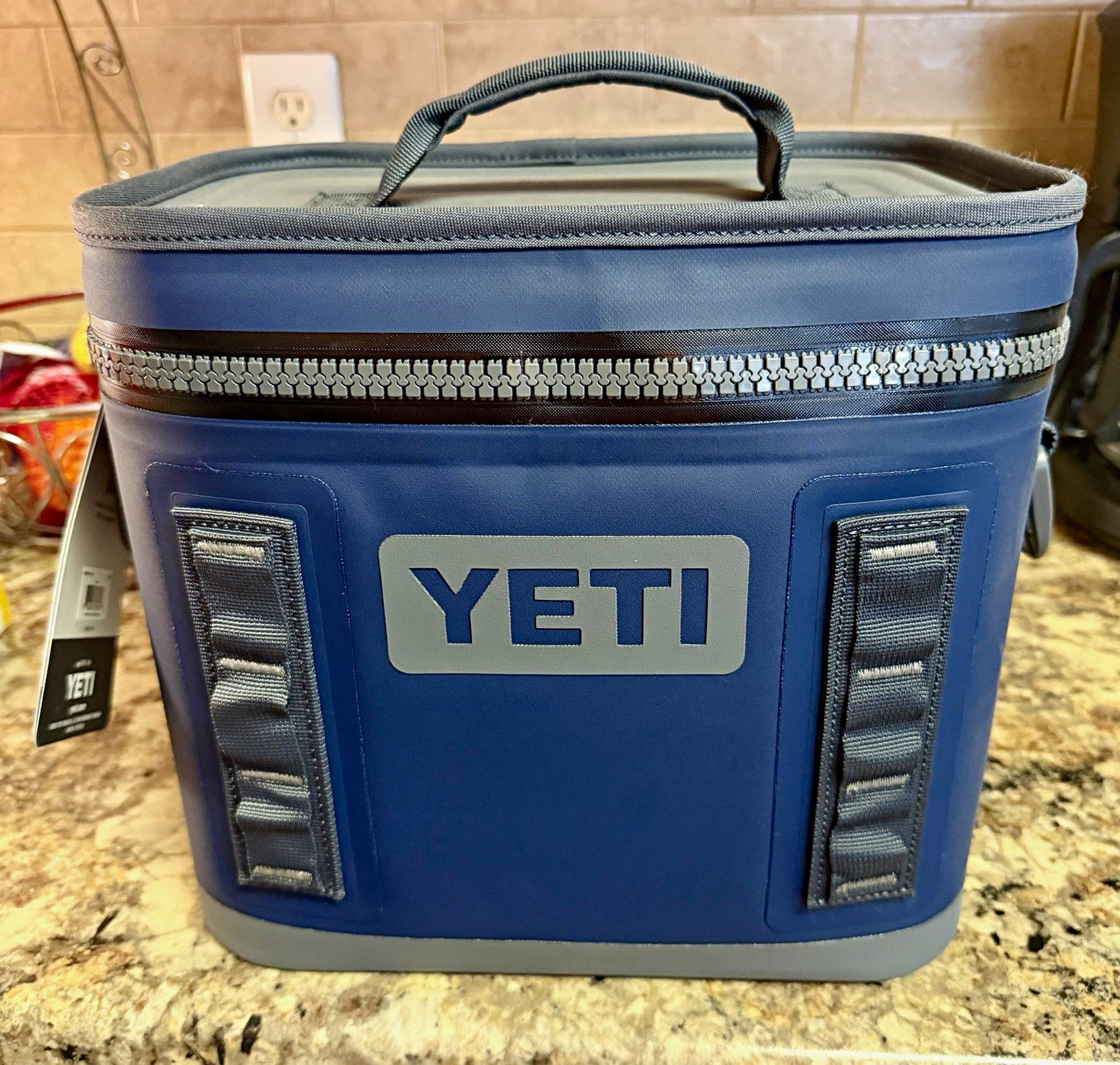 YETI Hopper Flip 8 Soft-Sided Cooler Blue/Gray 8 Capacity 48h Nylon Portable