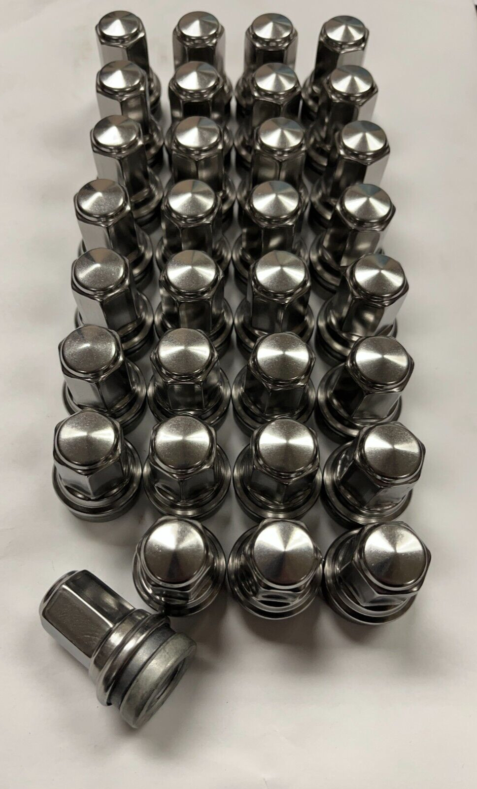 NEW OEM 32 FORD F250 F350 Super Duty Stainless Lug Nuts 14x1.5 HCPZ1012B NEW OEM 32 FORD F250 F350 Super Duty Stainless Lug Nuts 14x1.5 HCPZ1012B