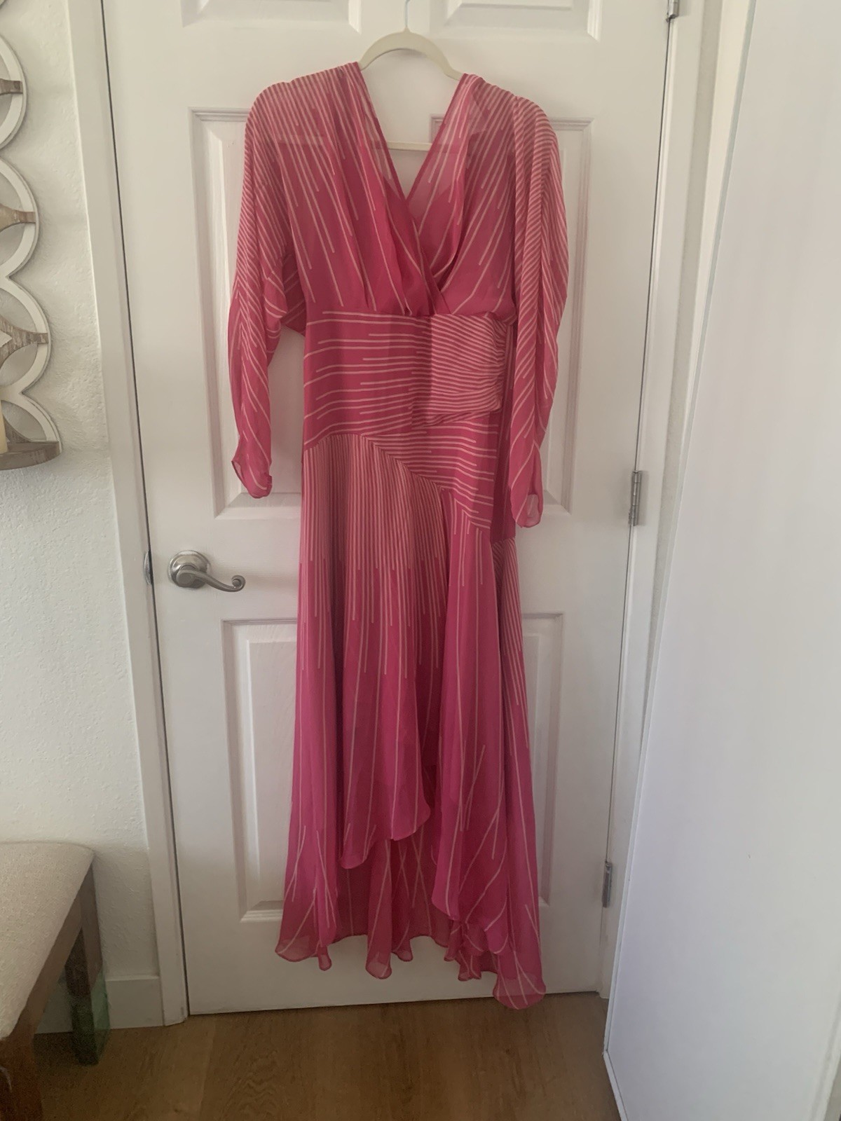 BCBGMAXAZRIA Pink White Striped Pleated Maxi Dress V-Neck Long Sleeve Size 8