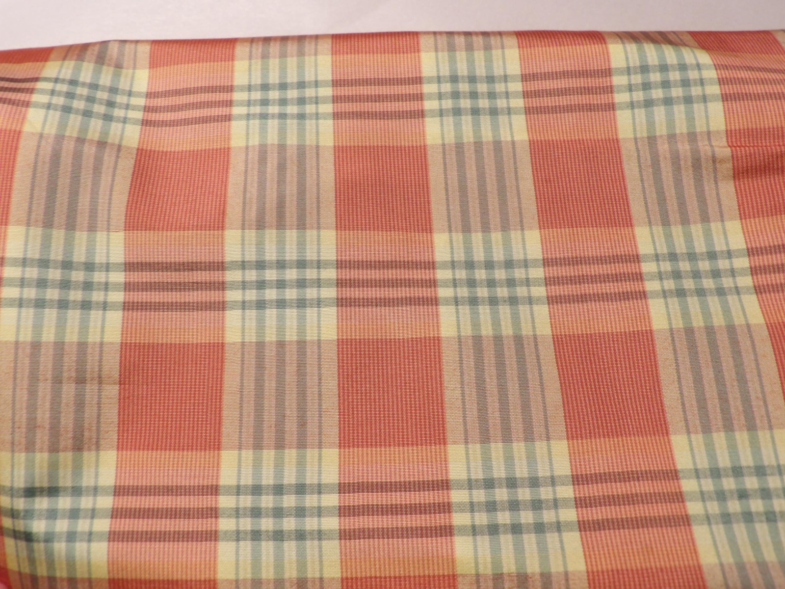 VINTAGE 1980s-90s ETHAN ALLEN FABRIC 8 2/3 YDx56 IN CLASSIC WINDOWPANE DESIGN VINTAGE 1980s-90s ETHAN ALLEN FABRIC 8 2/3 YDx56 IN CLASSIC WINDOWPANE DESIGN