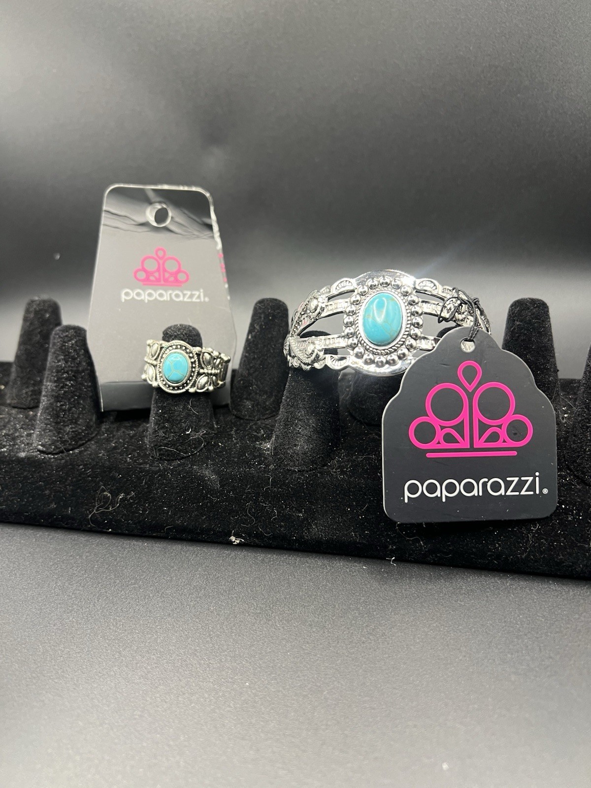 Paparazzi Silver Tone Blue Oval Turquoise Stone Ring & Bracelet Jewelry Set Paparazzi Silver Tone Blue Oval Turquoise Stone Ring & Bracelet Jewelry Set