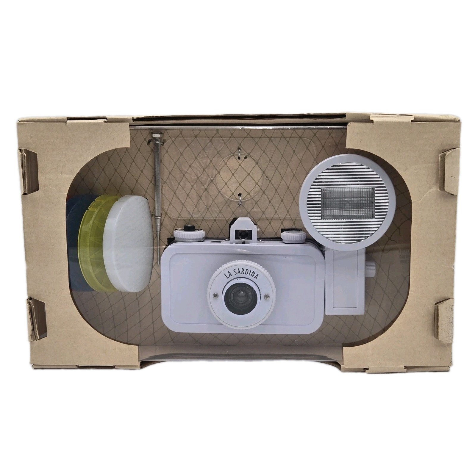 LOMOGRAPHY LA SARDINA White 35mm Film Camera with Flash - NEW IN BOX LOMOGRAPHY LA SARDINA White 35mm Film Camera with Flash - NEW IN BOX
