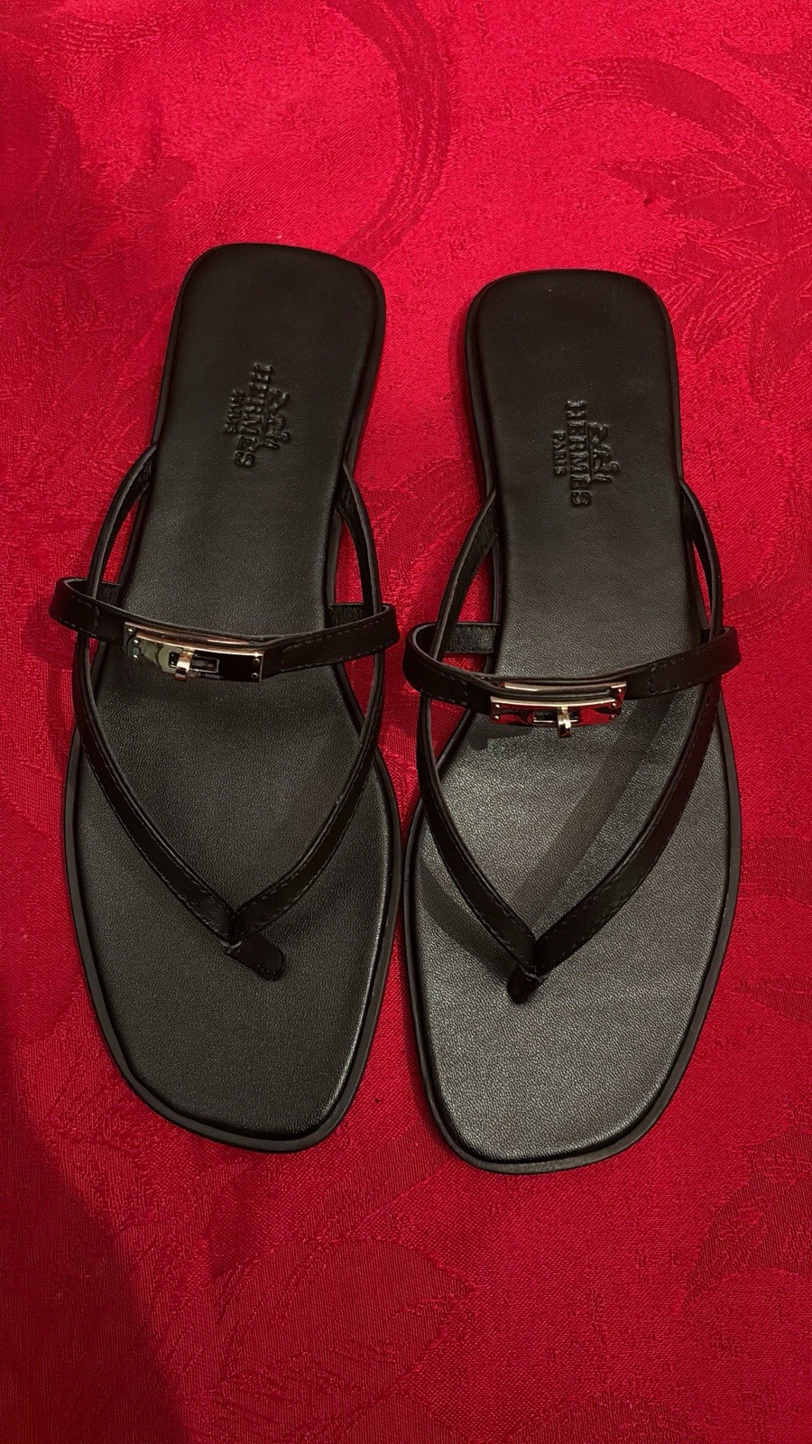 Hermès Black Leather Thong Sandals w/ Logo Accent Women’s EU 38 Hermès Black Leather Thong Sandals w/ Logo Accent Women’s EU 38