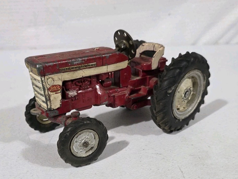 Vtg 1958 Ertl 1/16 scale International 340 Utility Tractor Original Diecast Vtg 1958 Ertl 1/16 scale International 340 Utility Tractor Original Diecast