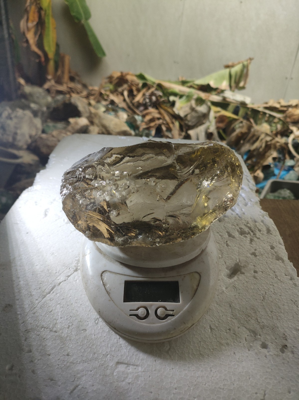 O.98kg(232) Special Clear Brown Snow Motif natural rough Andara Crystal smash