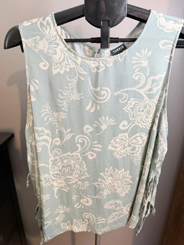 NWT Torrid Sage Floral Side Tie Top Size 0