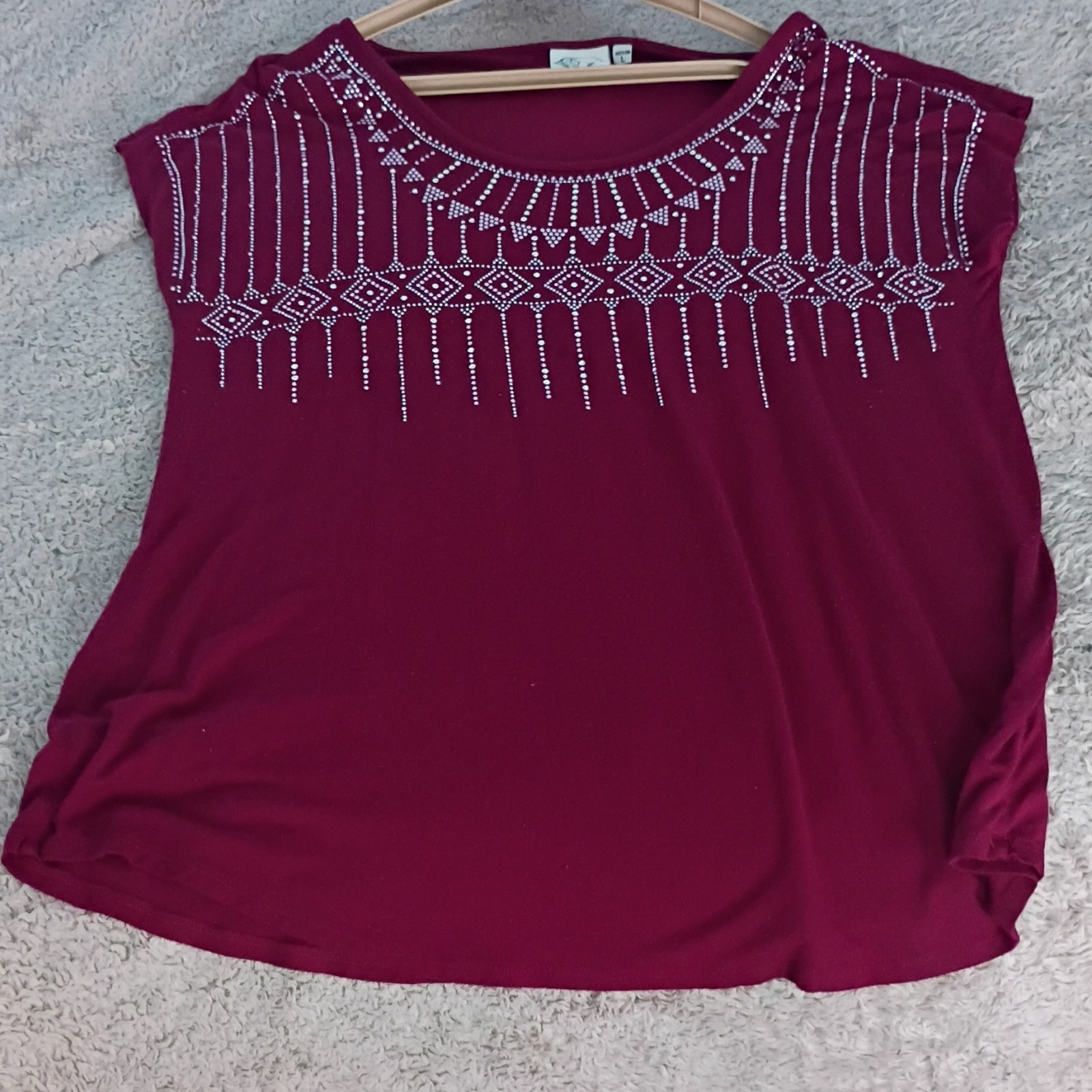 jaretchung Burgundy Geometric Embroidered Sleeveless Blouse Women’s L jaretchung Burgundy Geometric Embroidered Sleeveless Blouse Women’s L
