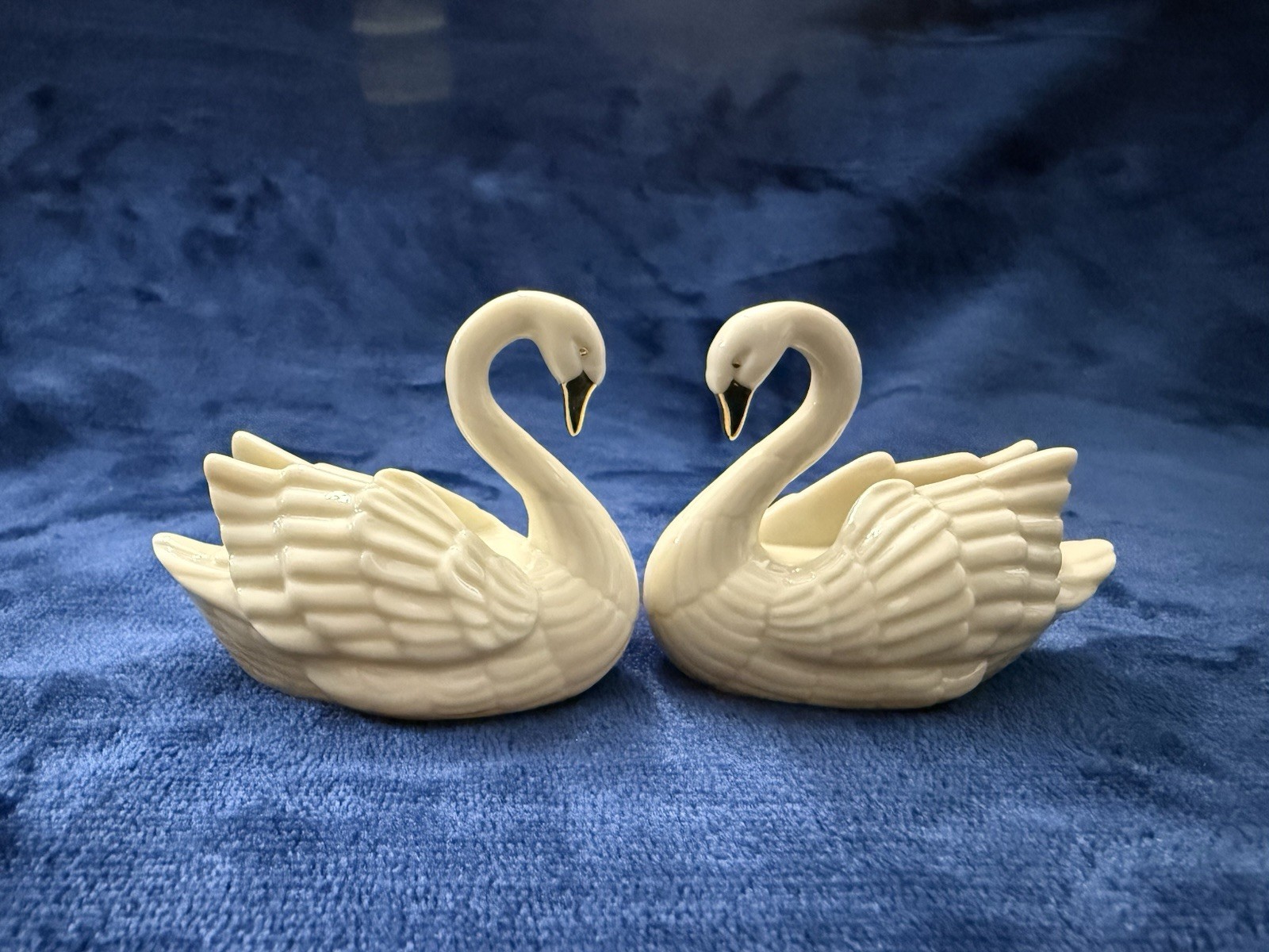 Lenox Porcelain Swan Figurine with 24k Gold Beaks & Trim Lenox Porcelain Swan Figurine with 24k Gold Beaks & Trim