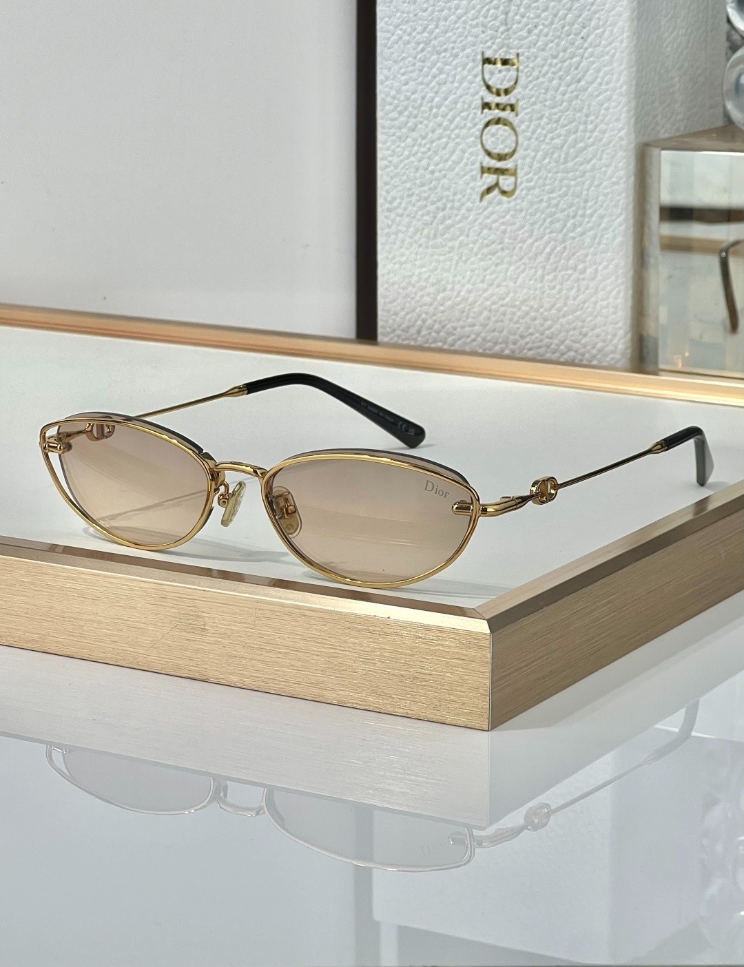 Dior Petit CD B1U Metal Frame Sunglasses Beige Lens 54□17‑140 Classic Luxury Eye