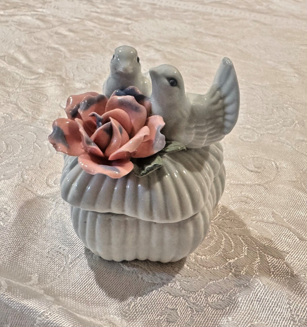 Vintage Porcelain Square Trinket Box w/ 2 Doves, Rose Vintage Porcelain Square Trinket Box w/ 2 Doves, Rose