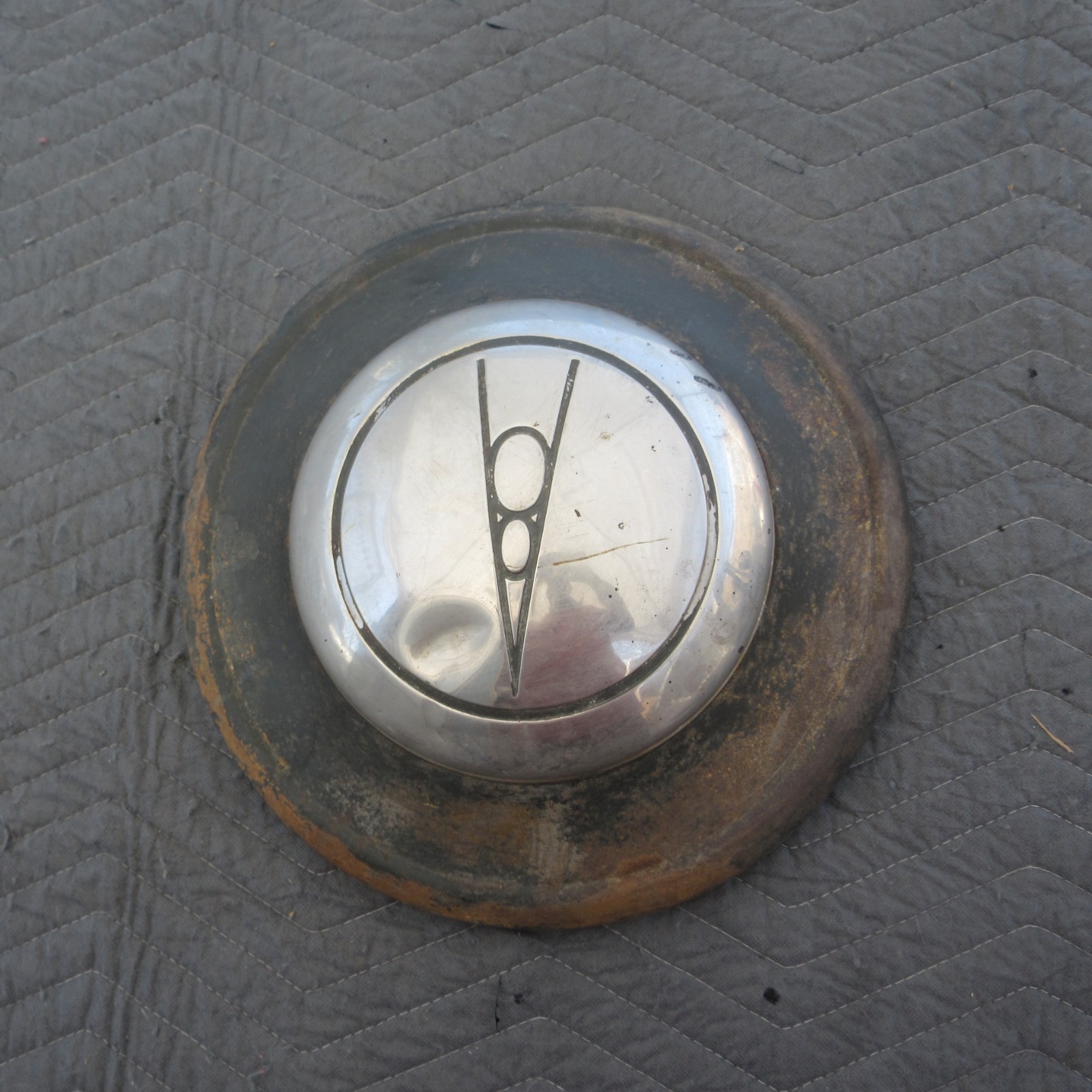 1936-1939 Ford Center Hubcap V8 Vintage Stainless Steel 1936-1939 Ford Center Hubcap V8 Vintage Stainless Steel
