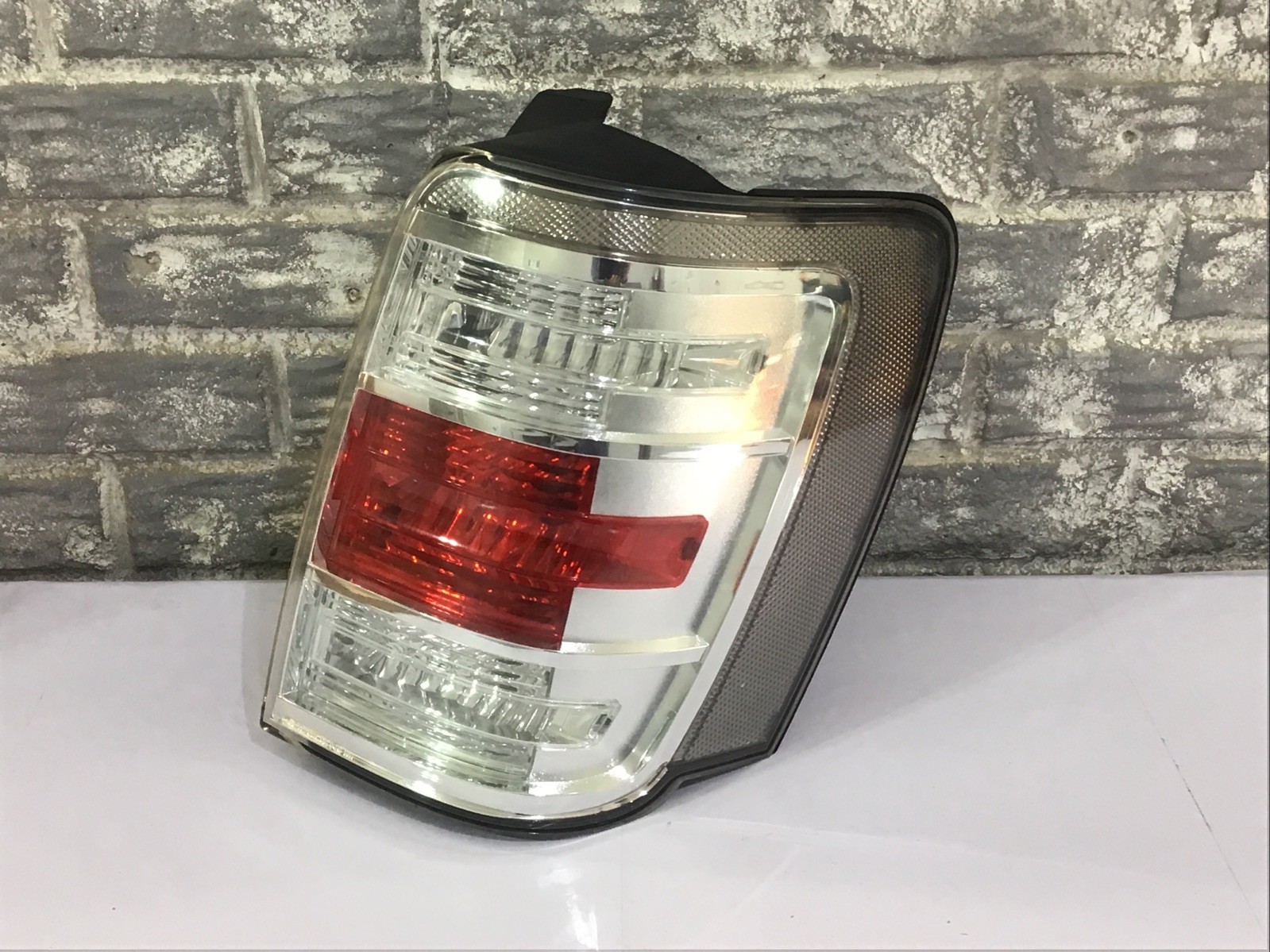 2008-2011 Mercury Mariner Tail Light Right (passenger Side) OEM, COMPLETE