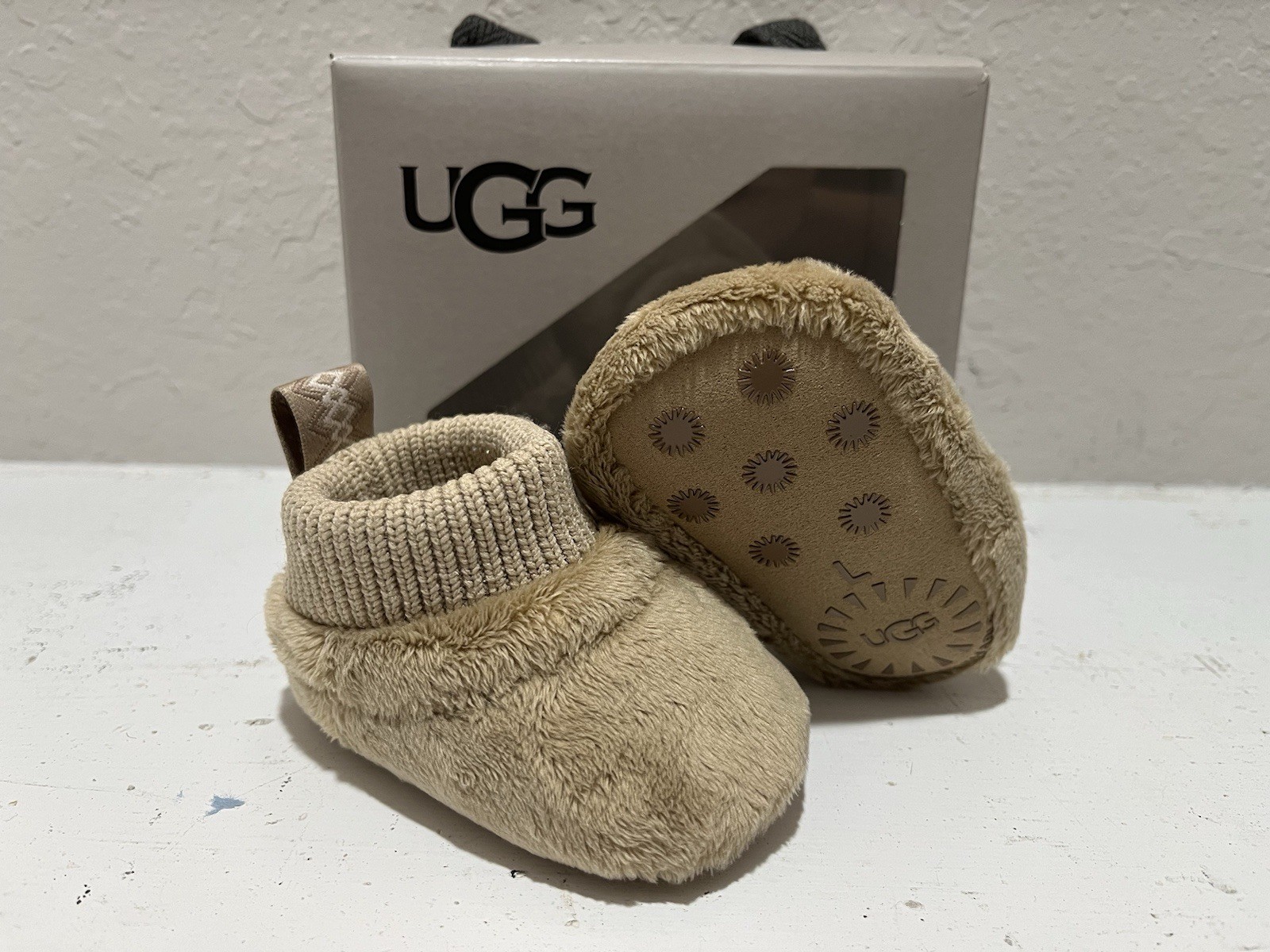 UGG Baby Nesti Slipper Booties Tan Size 0/1 XS 0-6 Months UGG Baby Nesti Slipper Booties Tan Size 0/1 XS 0-6 Months
