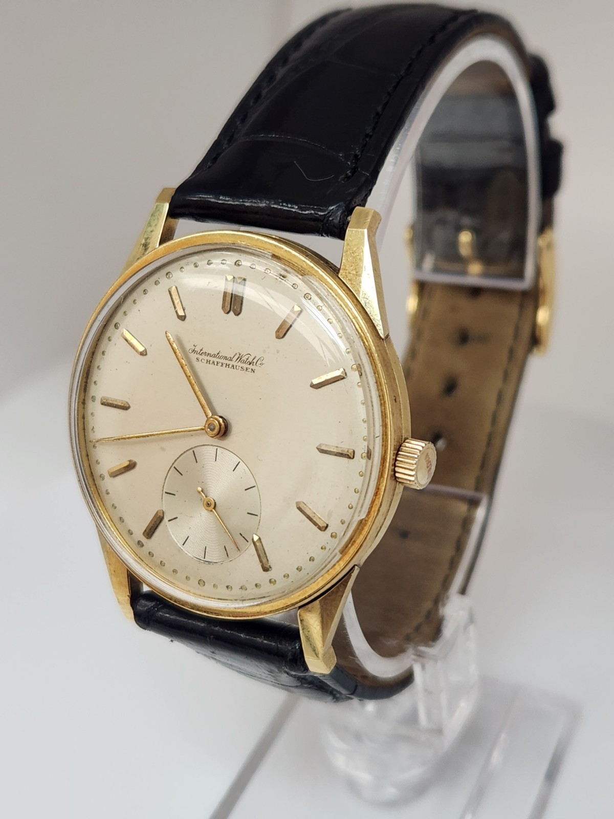 Vintage 1940s IWC Schaffhausen Solid 18k Yellow Gold Mechanical Working AS IS 