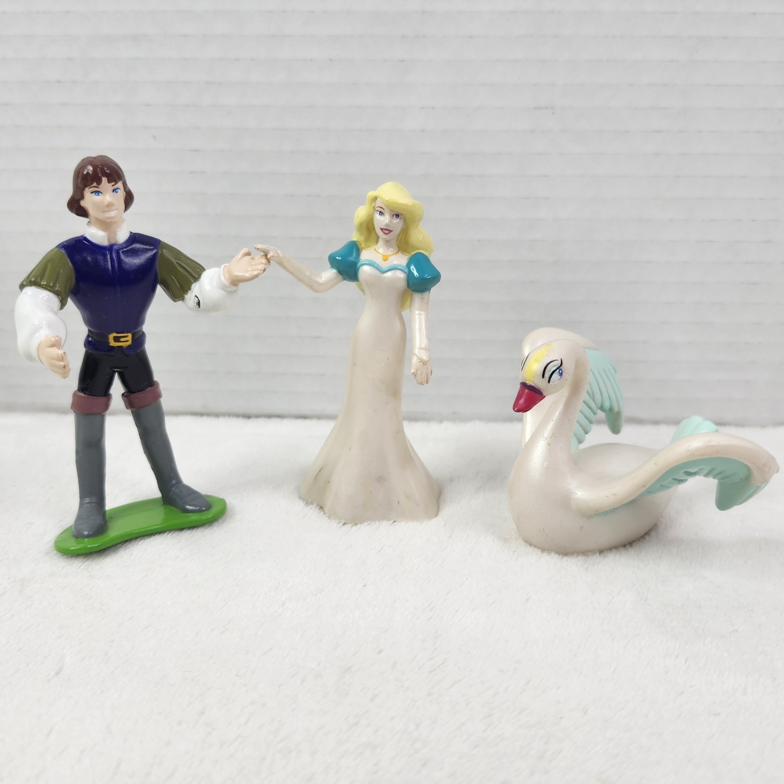 The Swan Princess Figures PVC Toy Figures Tyco 1994 Princess Odette Prince Derek The Swan Princess Figures PVC Toy Figures Tyco 1994 Princess Odette Prince Derek