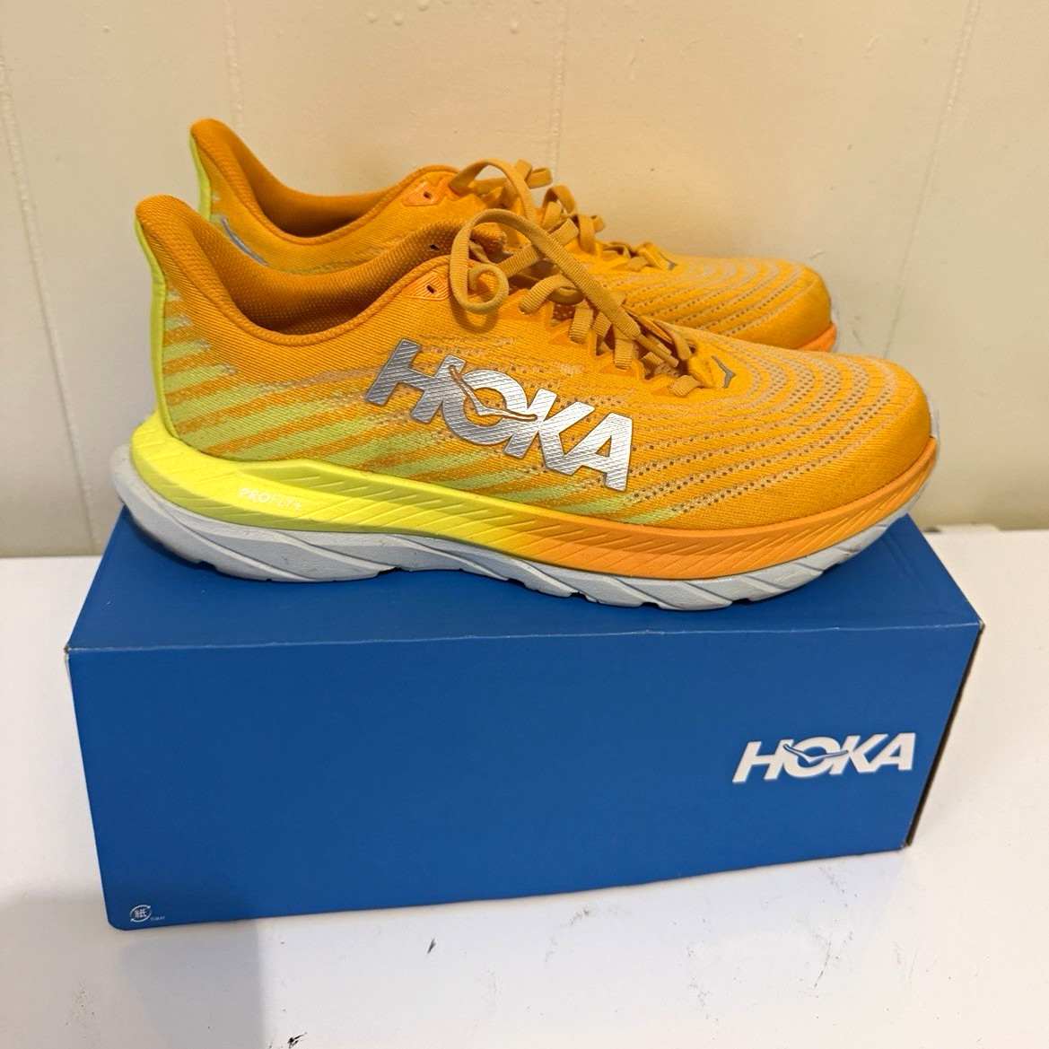 HOKA Men\'s Orange/Yellow Low Top Lace-Up Athletic Sneakers Striped Pattern