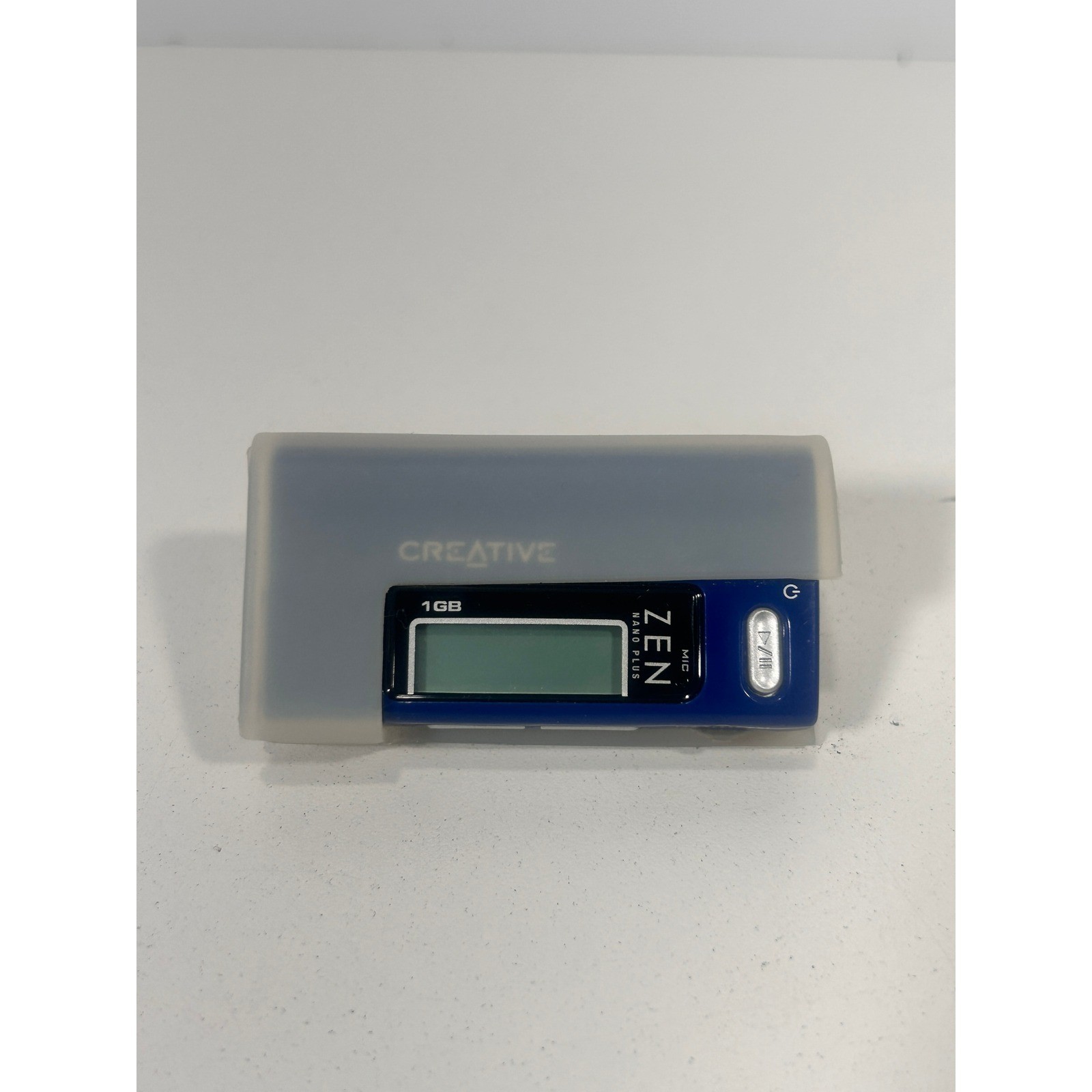 Bundle Creative ZEN Nano Plus 1Gb MP3 Player Blue Works Great With Clip On Case