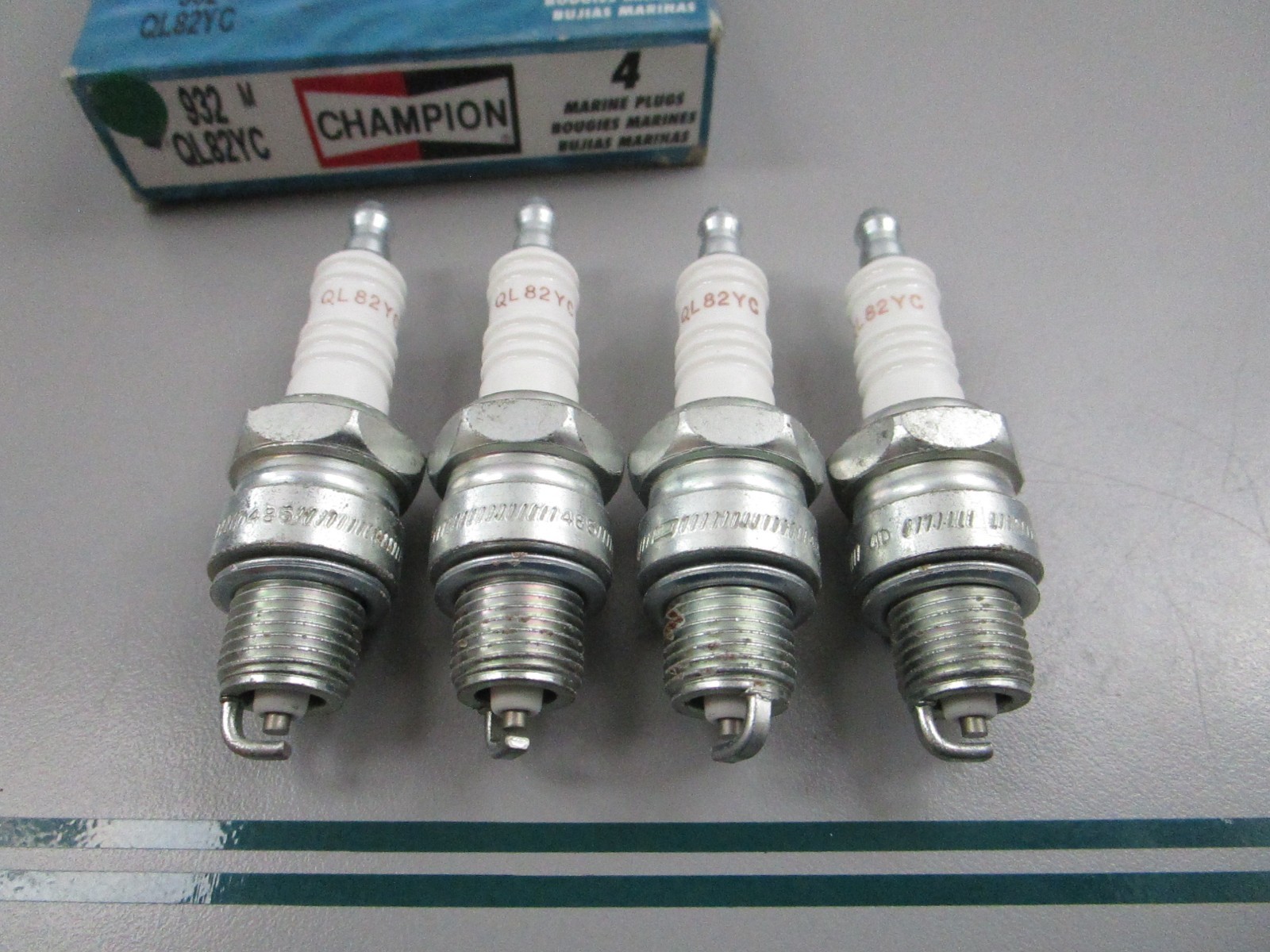 Champion NEW 932M QL82YC Marine Spark Plug For: Mercury Yamaha (LOT OF 4) 0810