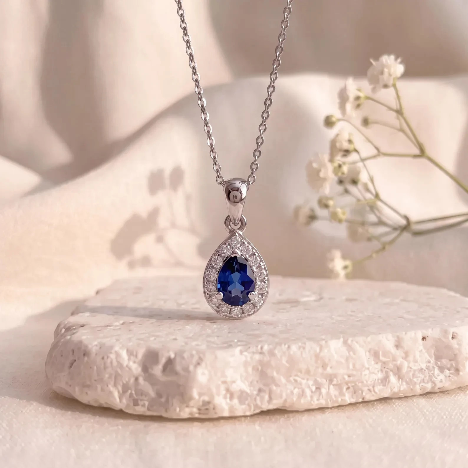 3.50Ct Pear Cut Natural Blue Sapphire Diamond 14K White Gold Luxurious Pendant 3.50Ct Pear Cut Natural Blue Sapphire Diamond 14K White Gold Luxurious Pendant