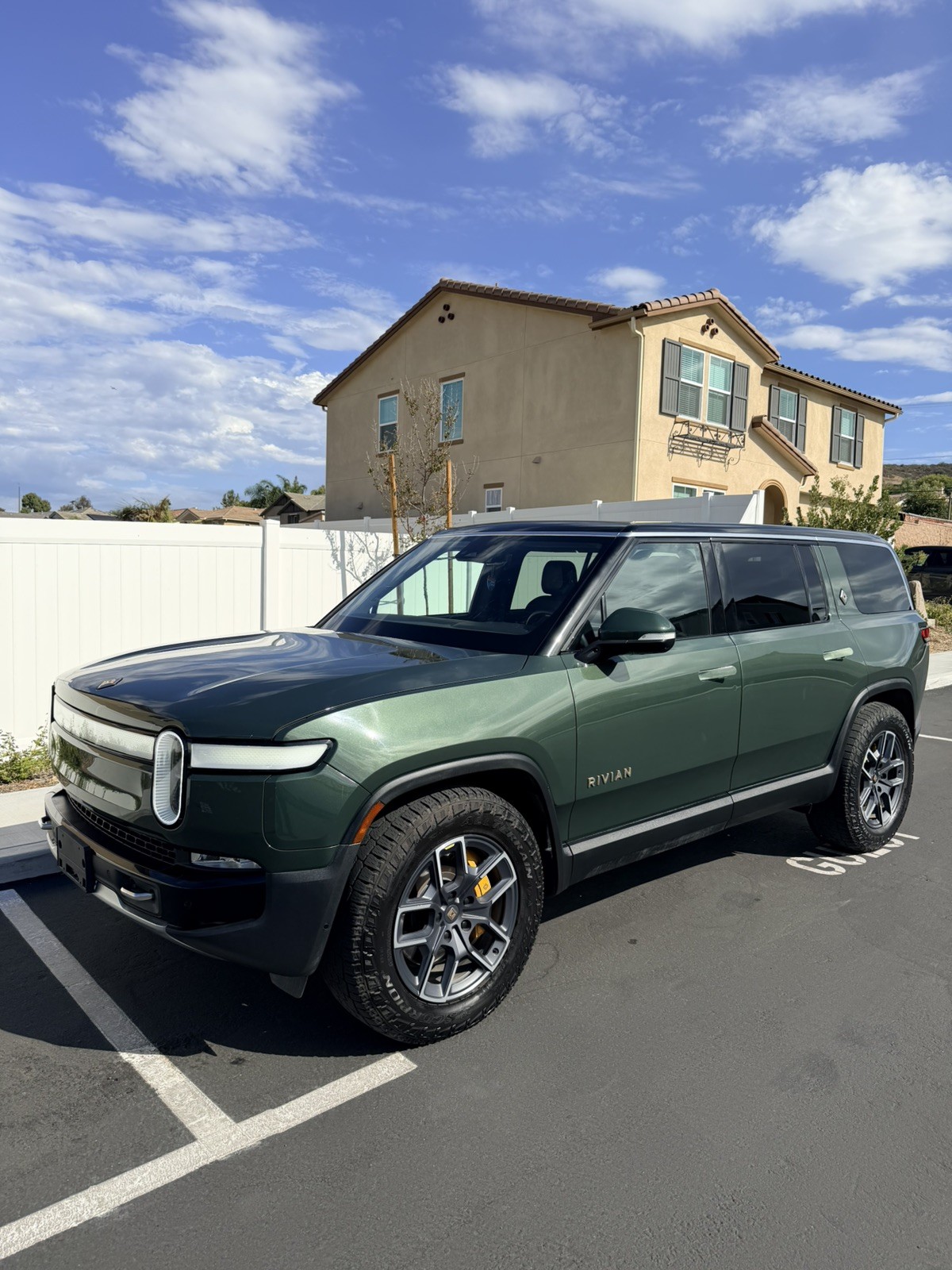 2023 Rivian R1S ADVENTURE