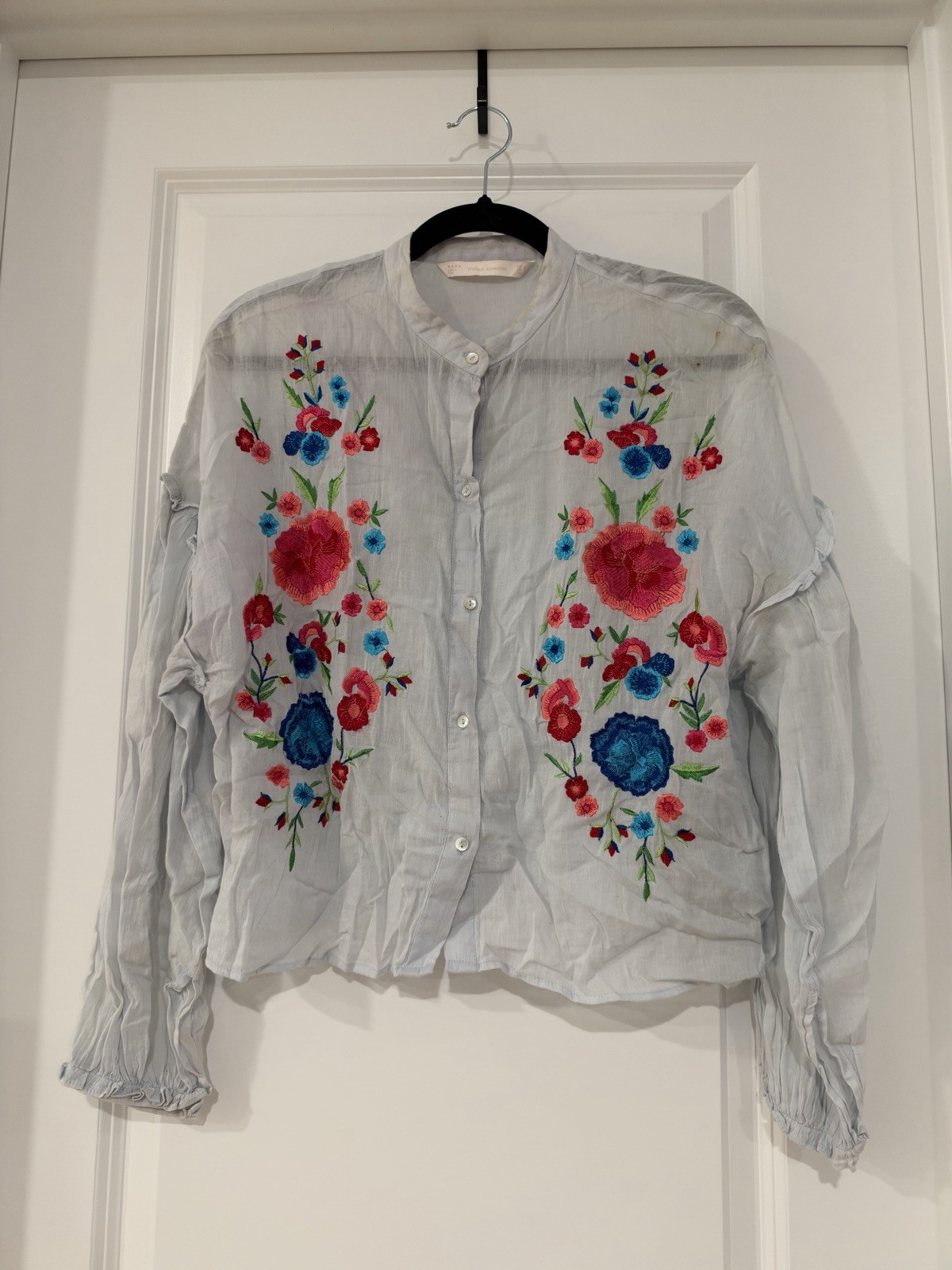 Zara Trafaluc Women’s S Light Blue Floral Embroidered Button Front Boho Blouse Zara Trafaluc Women’s S Light Blue Floral Embroidered Button Front Boho Blouse
