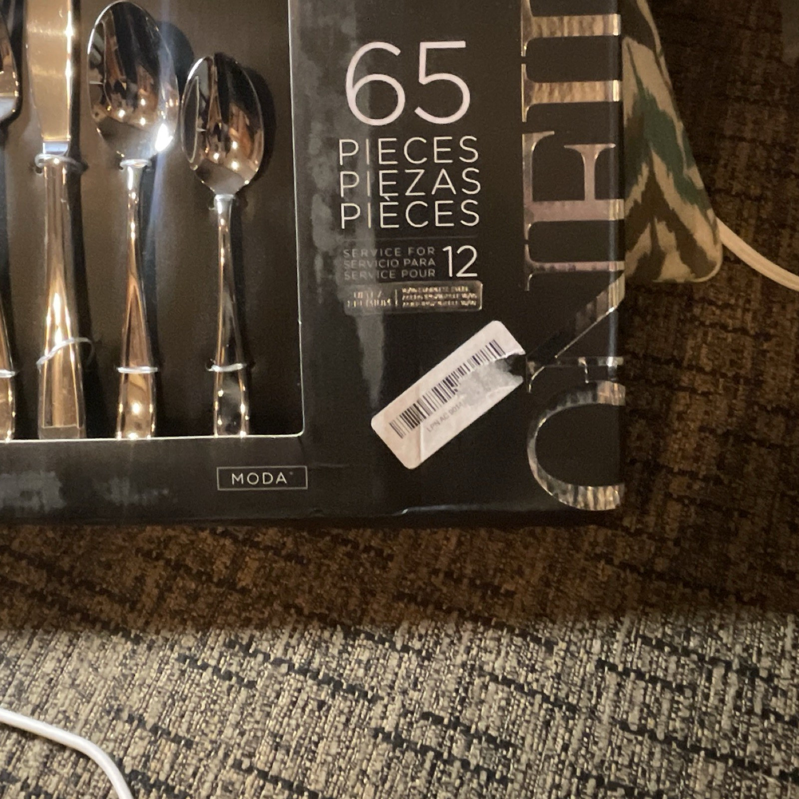 Oneida Moda 65pc Stainless Steel Flatware Set for 12 Knife Fork Spoon Oneida Moda 65pc Stainless Steel Flatware Set for 12 Knife Fork Spoon