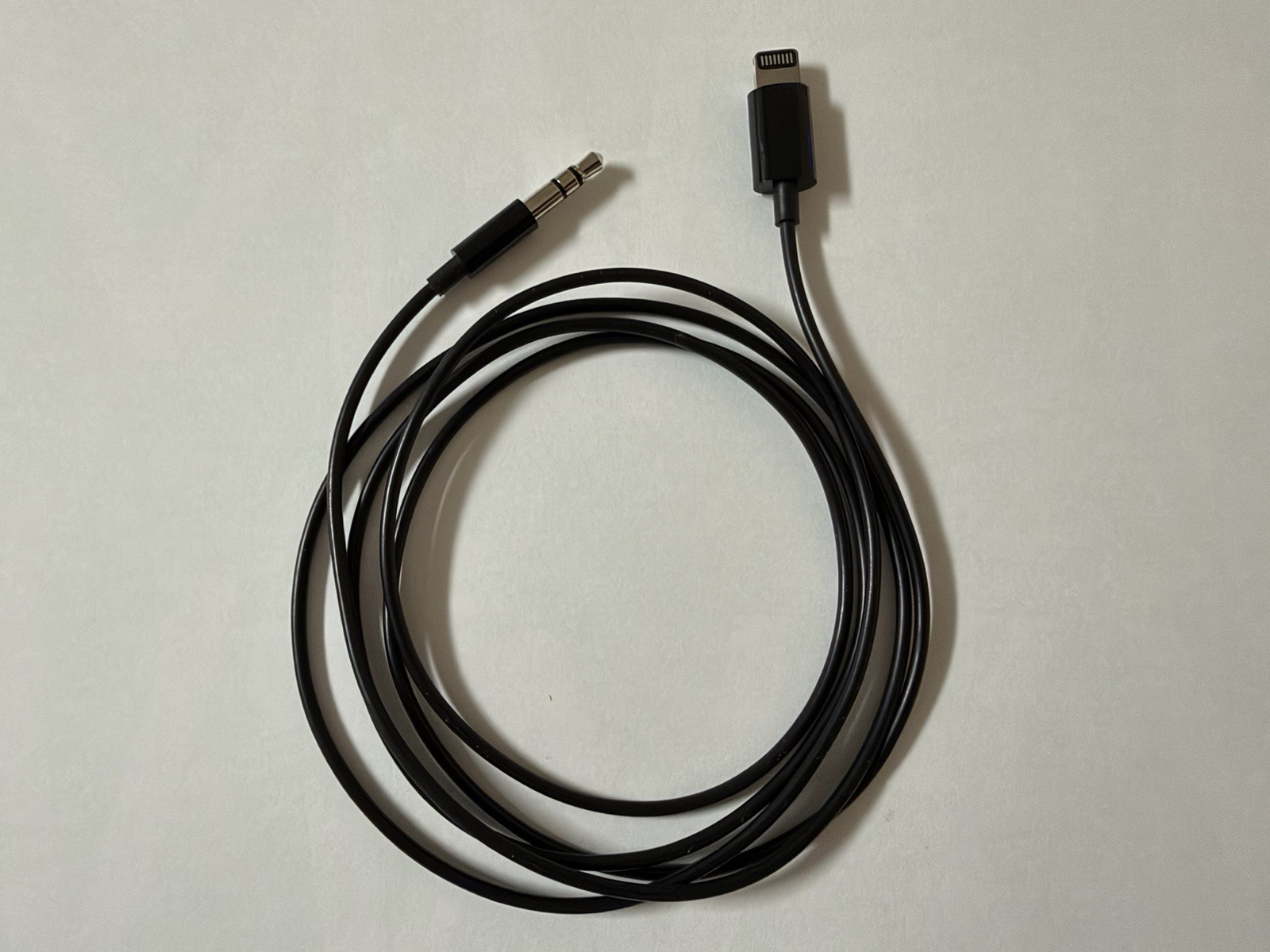Apple Lightning to 3.5MM Audio Adapter for AirPods Max, 1.2m - OEM, Black A1879 Apple Lightning to 3.5MM Audio Adapter for AirPods Max, 1.2m - OEM, Black A1879
