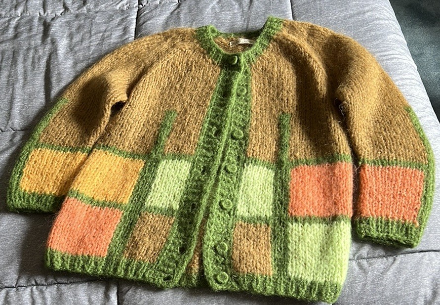 VTG 1960’s woman’s Hand Knit wool Cardigan Italy sweater multi color Italian s38 VTG 1960’s woman’s Hand Knit wool Cardigan Italy sweater multi color Italian s38