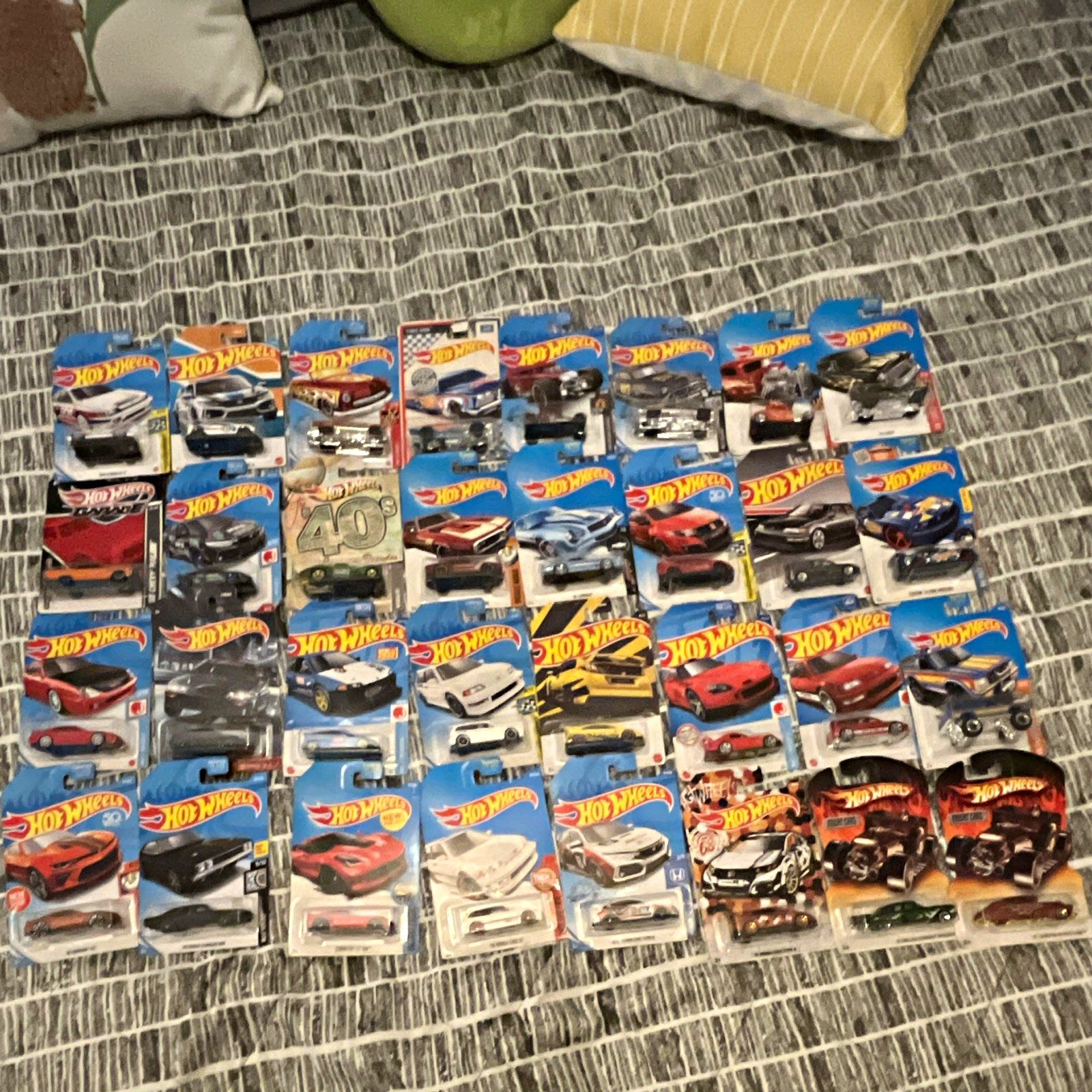 Hot Wheels big lot lot of 32