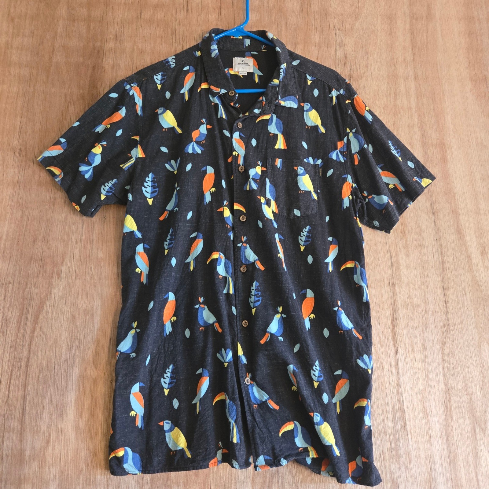 Rip Curl Toucan Bird Tropical Hawaiian Short Sleeve Button Up Surf Shirt Mens L Rip Curl Toucan Bird Tropical Hawaiian Short Sleeve Button Up Surf Shirt Mens L