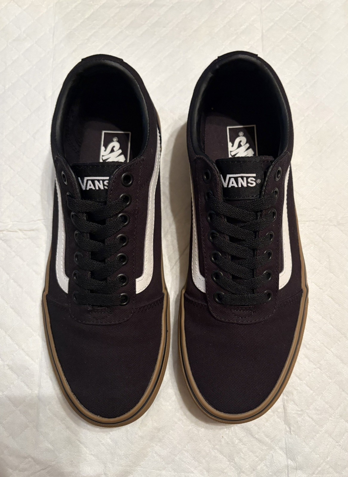 Vans Ward Sneaker in Black/Gum | Men size 9/ Women size 10.5 