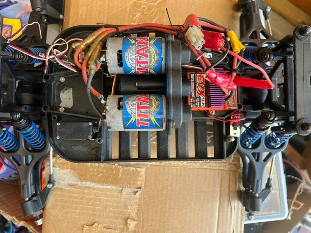 Vintage classis e-maxx 4x4 electric