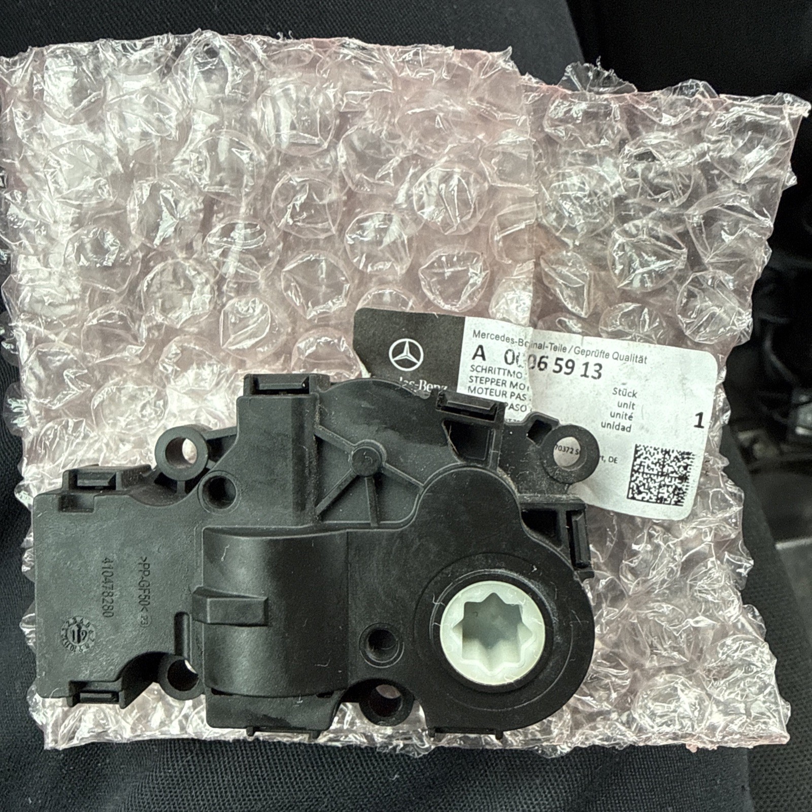 New Genuine Mercedes-Benz Stepper Motor A0009065913