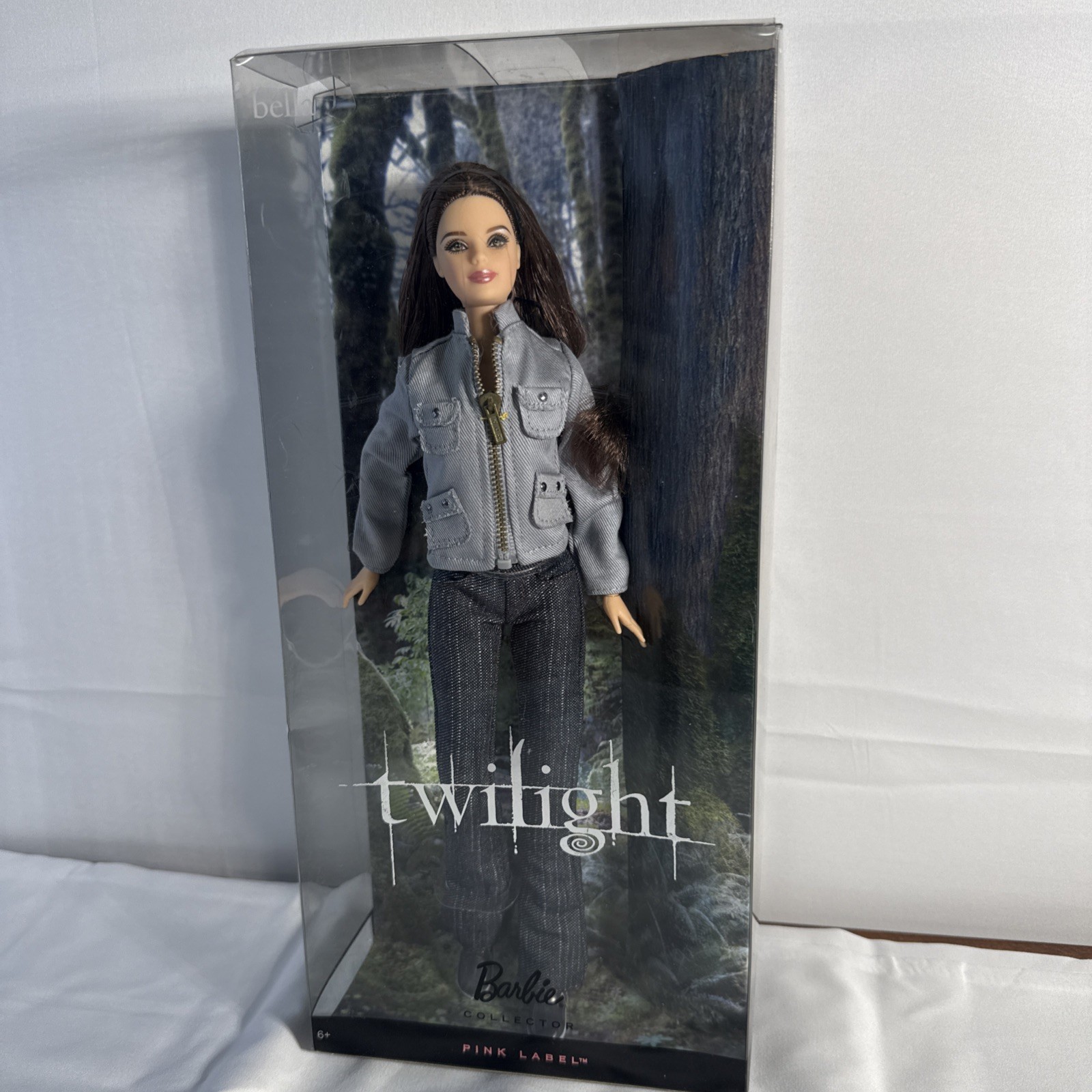 Twilight Bella Pink Label Barbie Collector Doll 2009 Mattel *Box shows wear Twilight Bella Pink Label Barbie Collector Doll 2009 Mattel *Box shows wear
