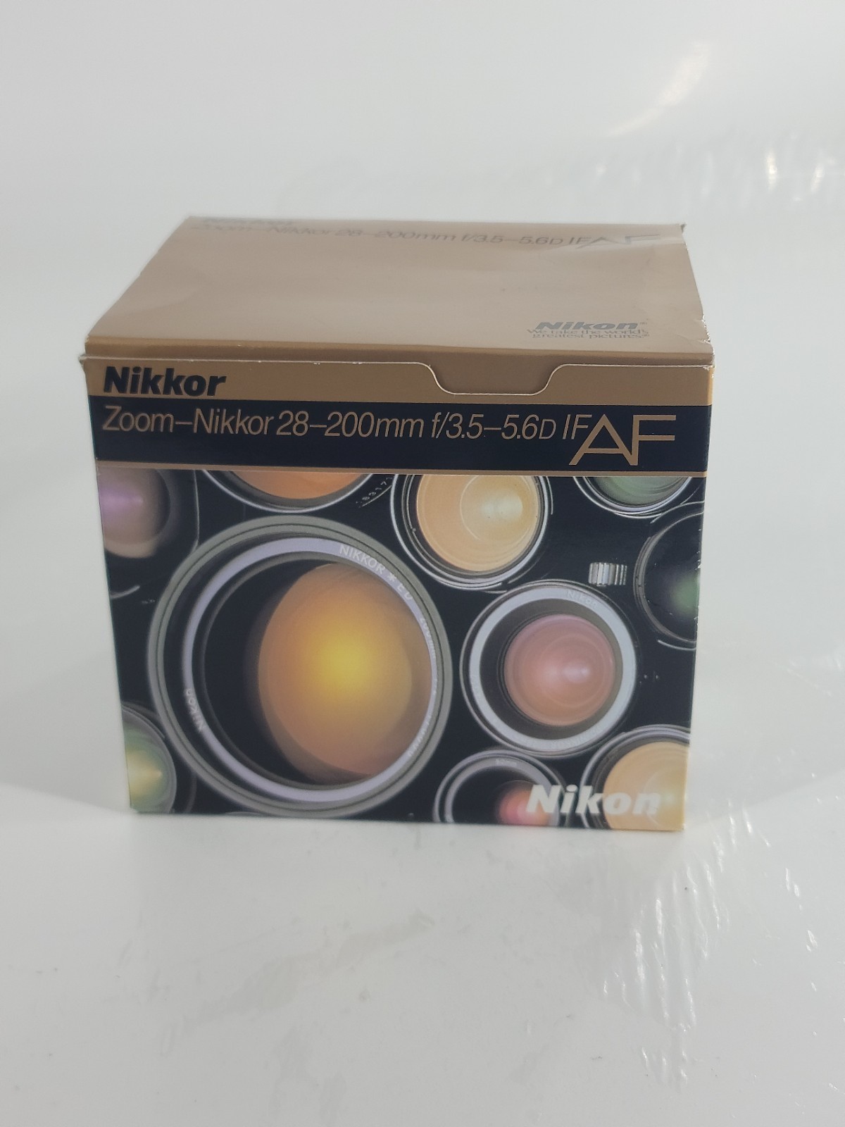 Nikon Zoom-NIKKOR 28-200mm f3.5-5.6 D IF AF Lens With Box Nikon Zoom-NIKKOR 28-200mm f3.5-5.6 D IF AF Lens With Box