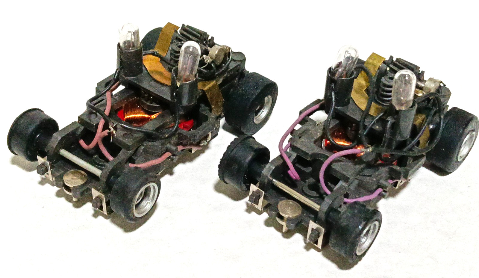Aurora AFX Magnatraction 2 blinking lights police chassis New/unused.RARE Aurora AFX Magnatraction 2 blinking lights police chassis New/unused.RARE