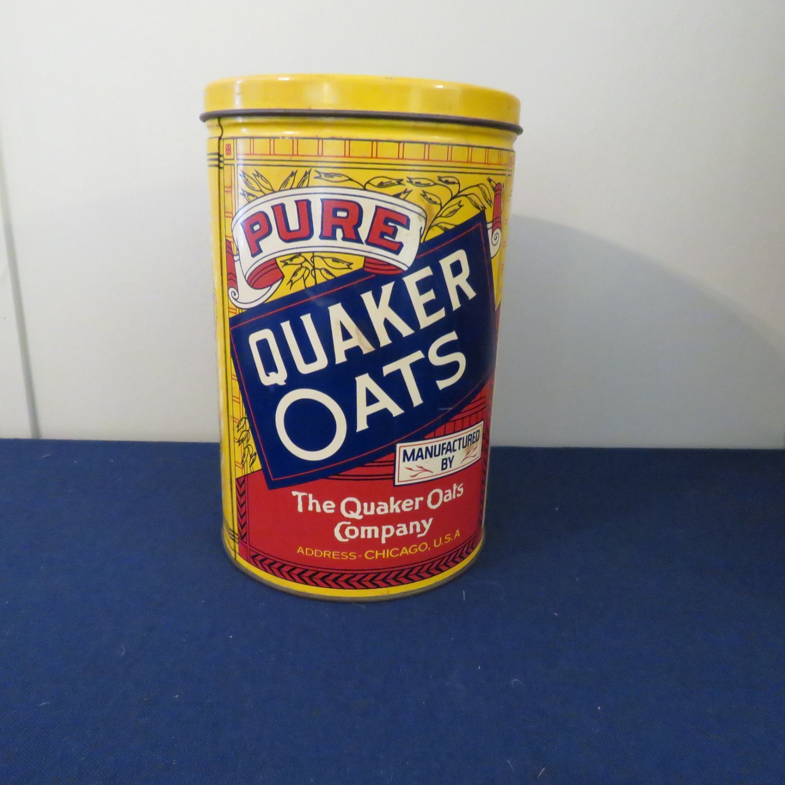 VINTAGE QUAKER ROLLED WHITE OATS TIN 1984 THE QUAKER OATS COMP LIMITED EDITION VINTAGE QUAKER ROLLED WHITE OATS TIN 1984 THE QUAKER OATS COMP LIMITED EDITION