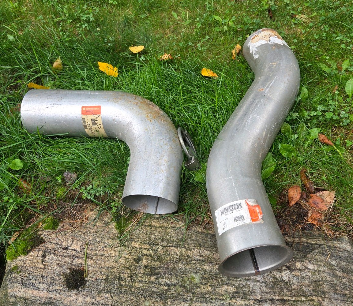 NOS Navistar International Front Exhaust Pipe Crossover Tube 475306C2