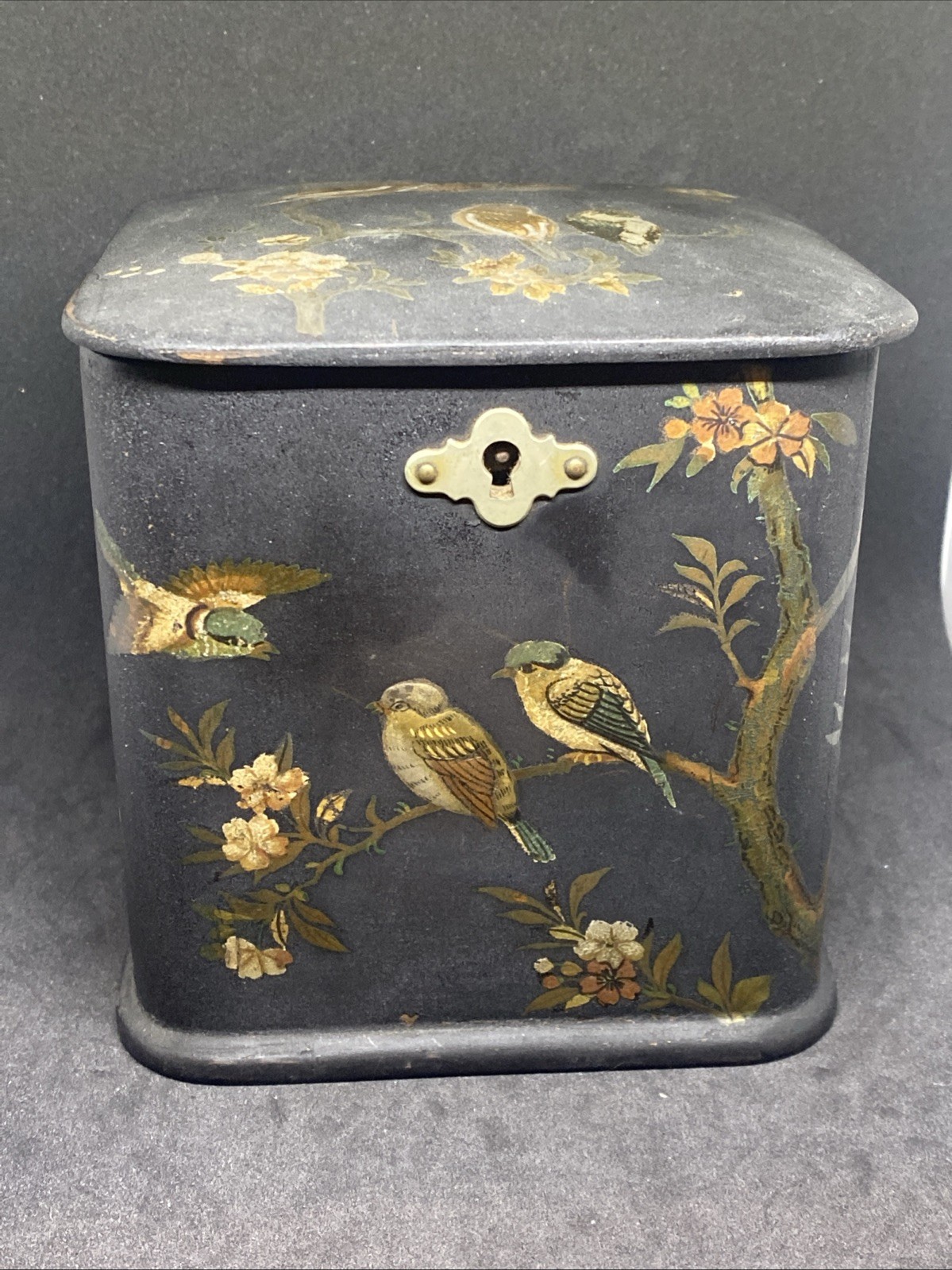 ANTIQUE 19TH CENTURY CHINESE PAPER MACHE LACQUERED CHINOISERIE TEA CADDY BOX ANTIQUE 19TH CENTURY CHINESE PAPER MACHE LACQUERED CHINOISERIE TEA CADDY BOX