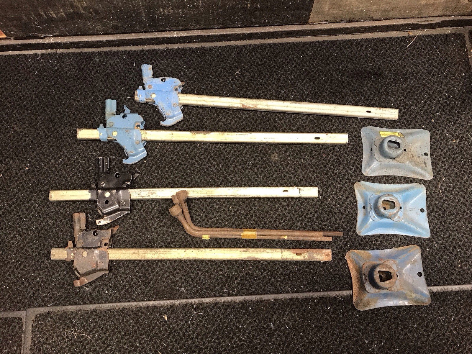 Vintage 1960 1970's Bumper Jack Chevrolet Pontiac Buick Olds Cadillac GM Qty4 Vintage 1960 1970's Bumper Jack Chevrolet Pontiac Buick Olds Cadillac GM Qty4