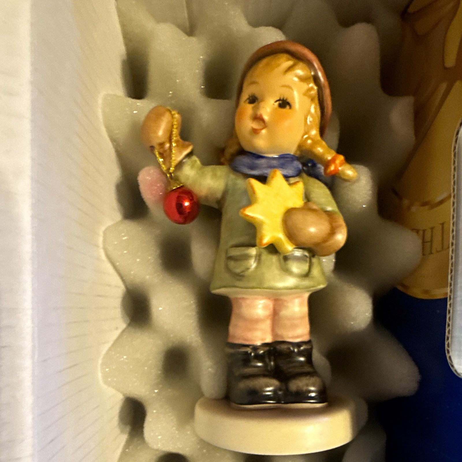 Goebel M.I. Hummel Holiday Fun 2004 Special Edition Porcelain Girl 4.25 Goebel M.I. Hummel Holiday Fun 2004 Special Edition Porcelain Girl 4.25