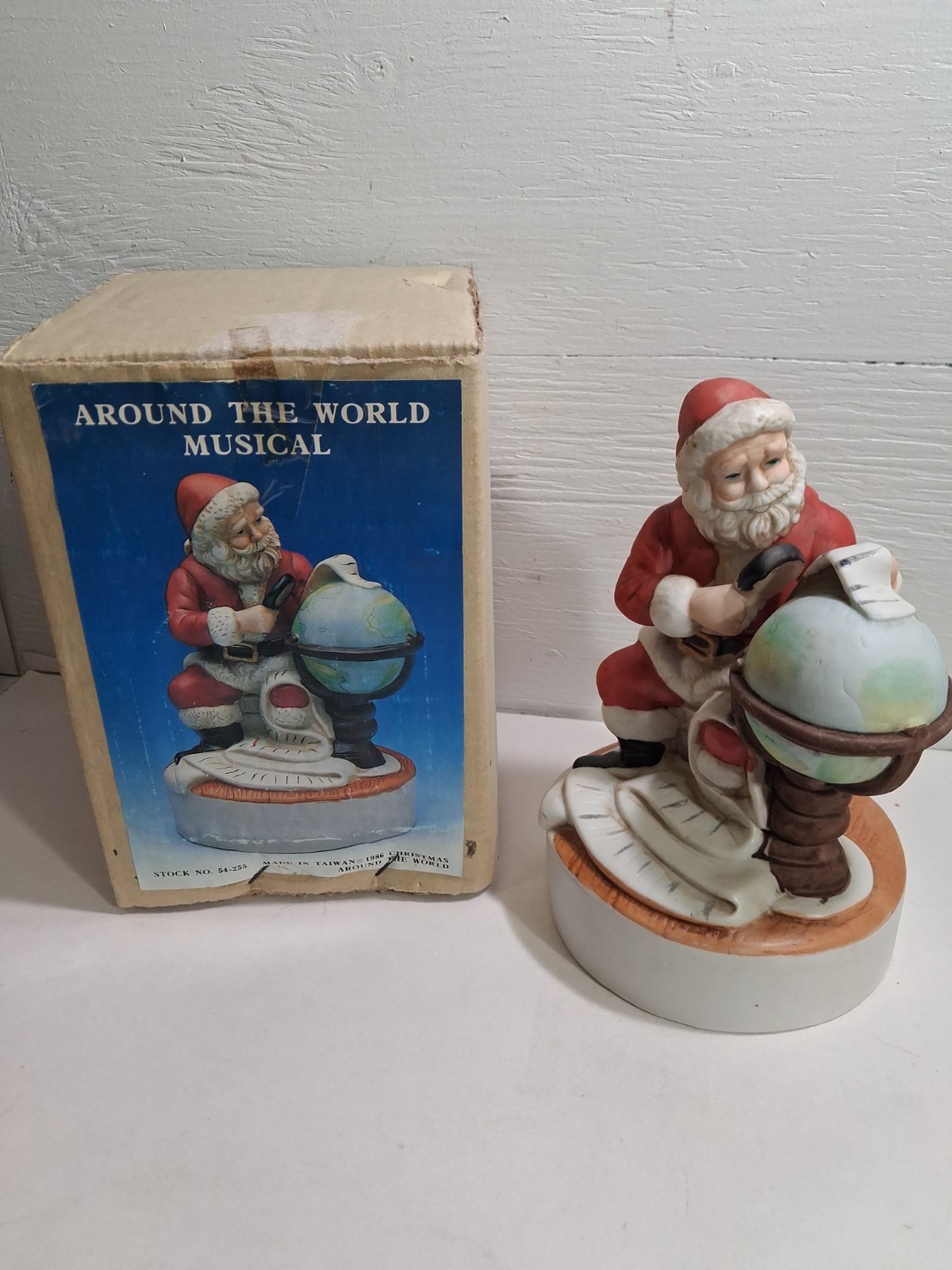 Vintage 1986 Christmas Around The World  Musical Santa Claus Is Coming To Town A