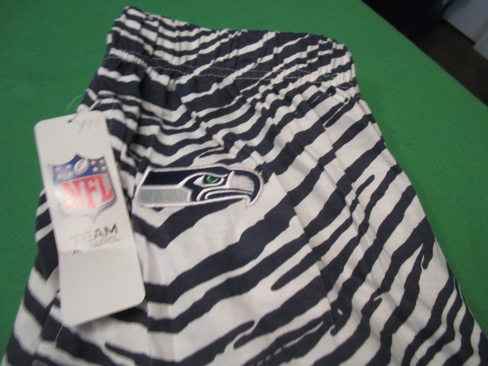 NWT ZUBAZ NFL SEATTLE SEAHAWKS UNISEX PANTS BLUE/WHITE LG NWT ZUBAZ NFL SEATTLE SEAHAWKS UNISEX PANTS BLUE/WHITE LG