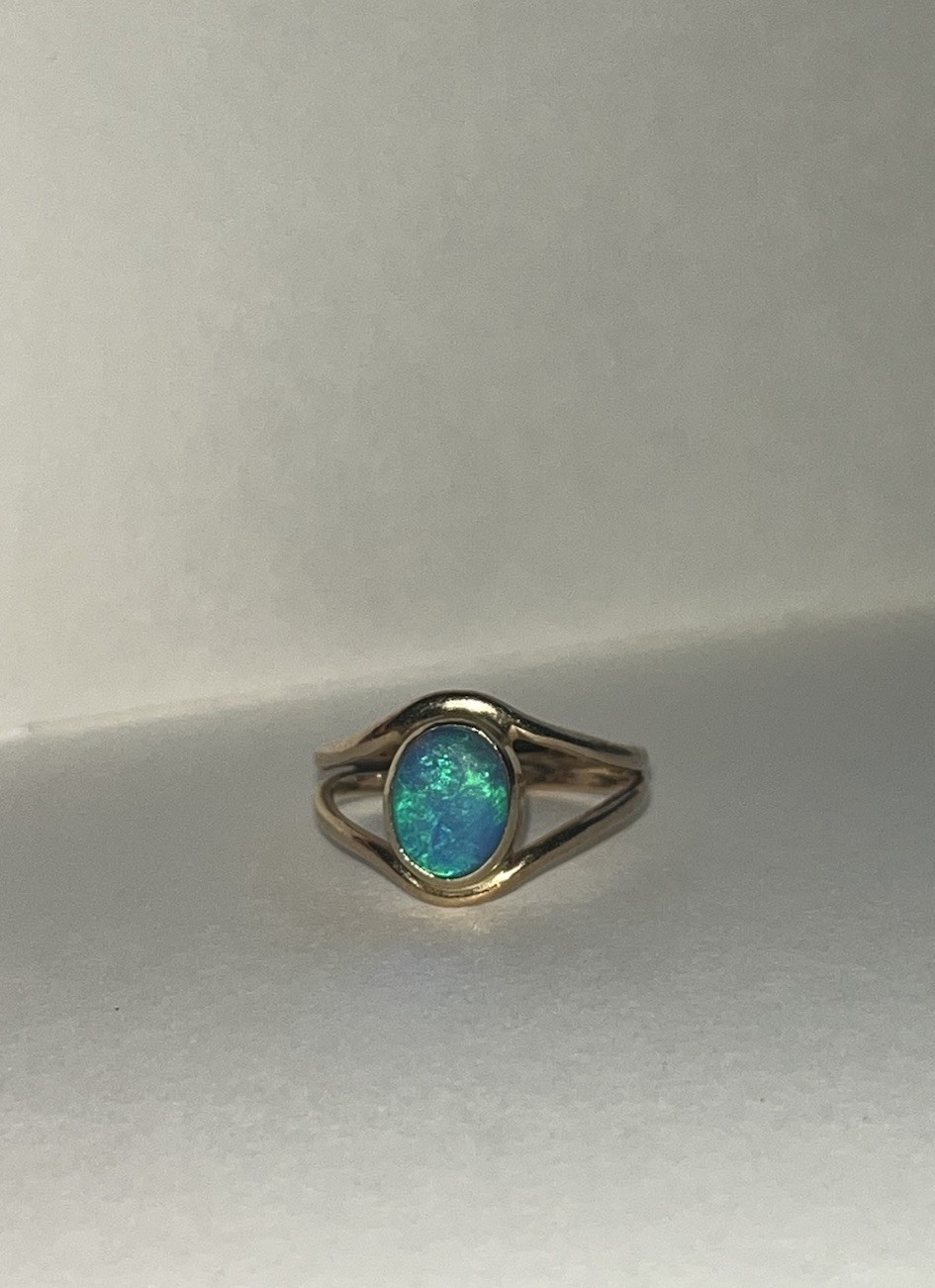 14k Yellow Gold Oval Blue/Green Opal Bezel Set Ring Size 5 14k Yellow Gold Oval Blue/Green Opal Bezel Set Ring Size 5