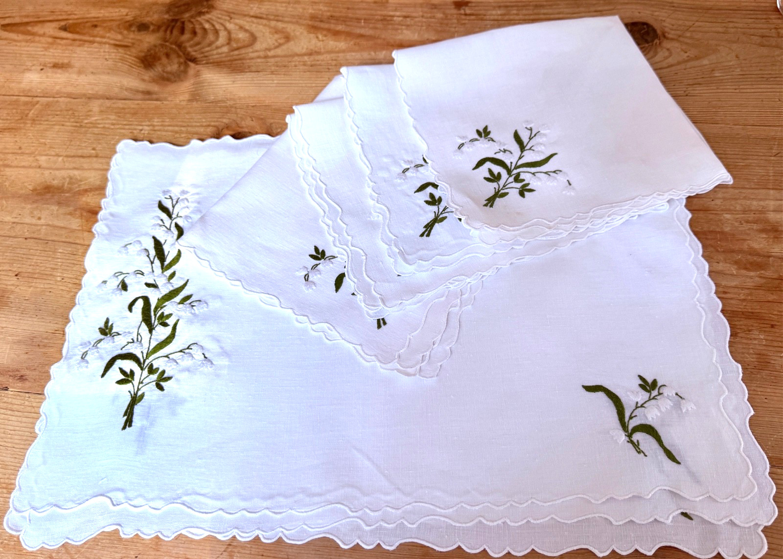 Vintage Hand Embroidered Linen Placemats & Napkins - Lily of the Valley B382 Vintage Hand Embroidered Linen Placemats & Napkins - Lily of the Valley B382
