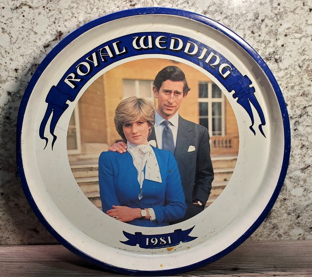 Vintage Royal Wedding Prince Charles Lady Diana Bar Pub Drink Serving Tray 1981 Vintage Royal Wedding Prince Charles Lady Diana Bar Pub Drink Serving Tray 1981