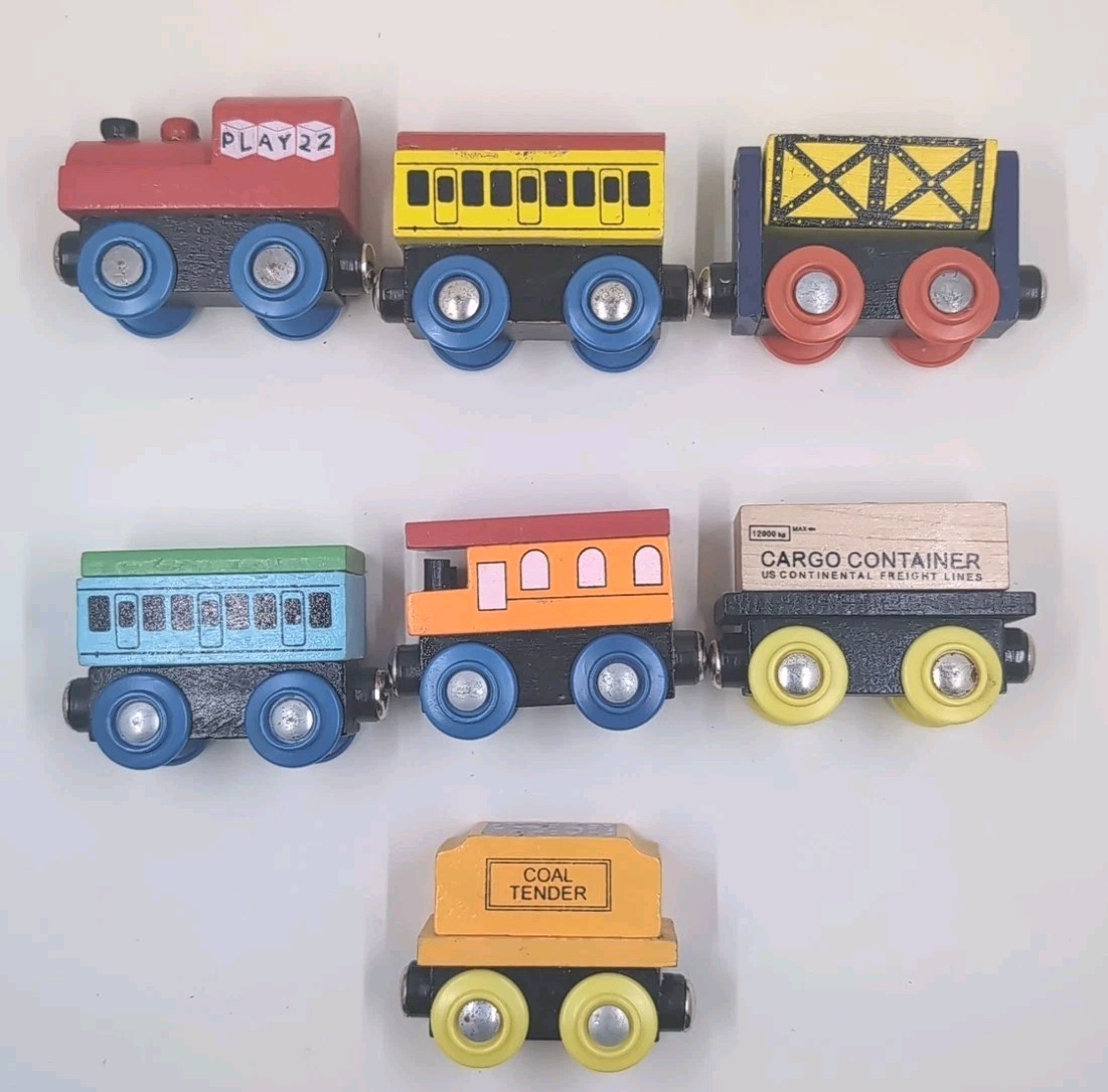 Play22 Wooden Train Set 7 Pieces Excellent Condition Magnetic Vintage Holiday Play22 Wooden Train Set 7 Pieces Excellent Condition Magnetic Vintage Holiday