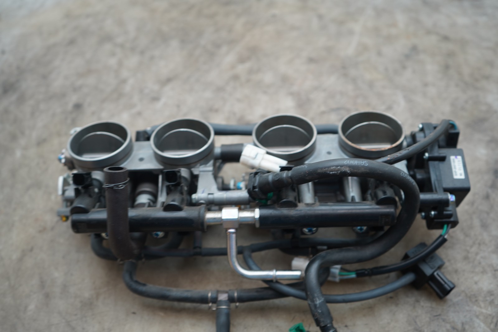 20 SUZUKI GSXR 1300 HAYABUSA BUSA THROTTLE BODIES E-2215 20 SUZUKI GSXR 1300 HAYABUSA BUSA THROTTLE BODIES E-2215