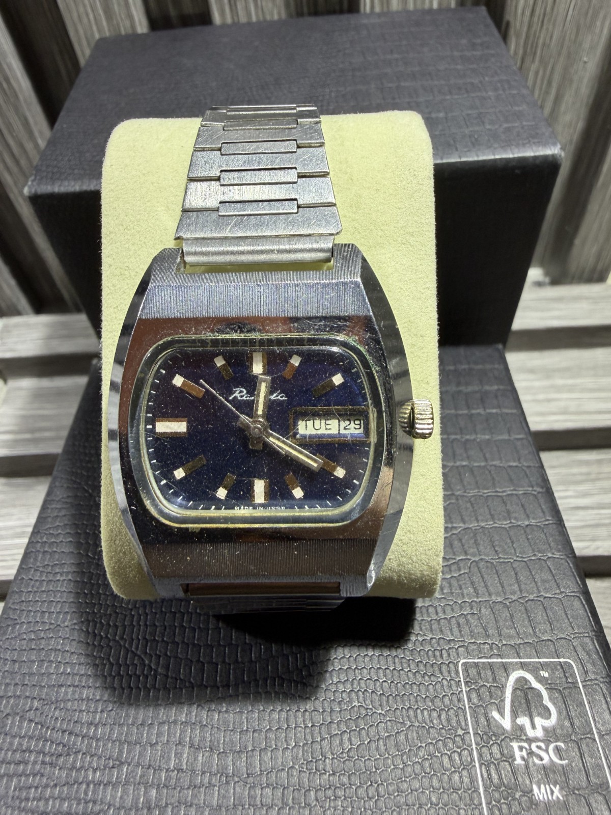 Vintage Raketa Soviet USSR Manual Wind Day-Date Blue Dial Men\'s Watch Vintage Raketa Soviet USSR Manual Wind Day-Date Blue Dial Men\'s Watch